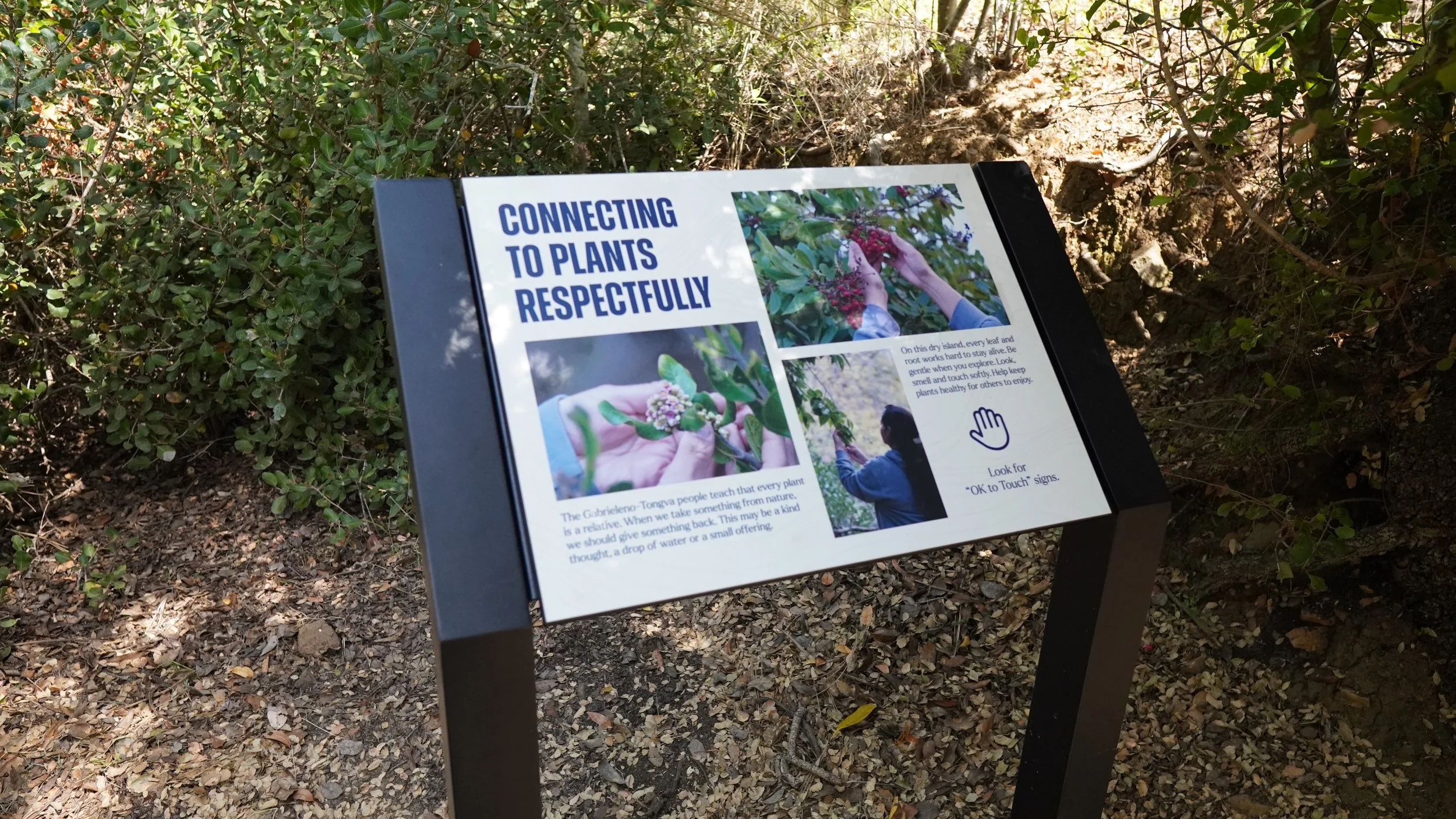 Wrigley Memorial & Botanic Garden Signage