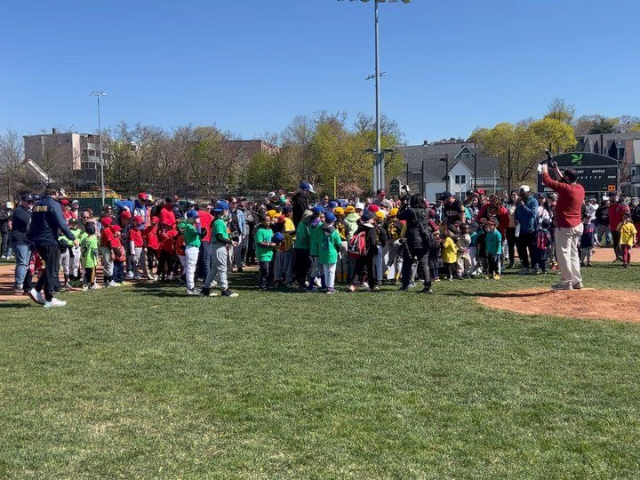 Fun times at opening day for Dorchester Little League! So much excitement and team pride during the parade. Thanks to all the coaches, sponsors, organizers, and parents who help our @dot_baseball kids play ball ⚾️