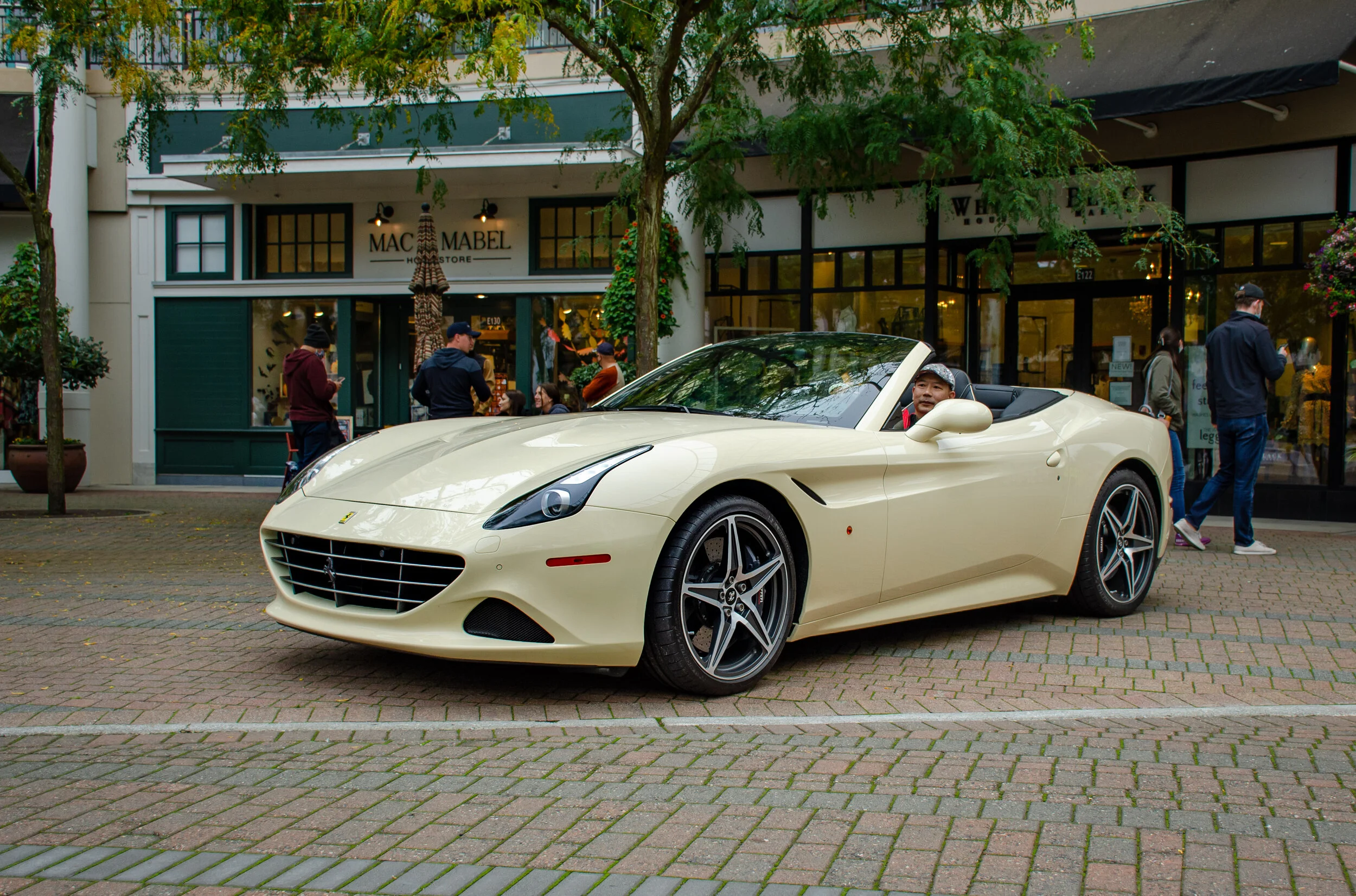 Dan O'Connell - DanOConnell_Photo46_Ferrari.jpg