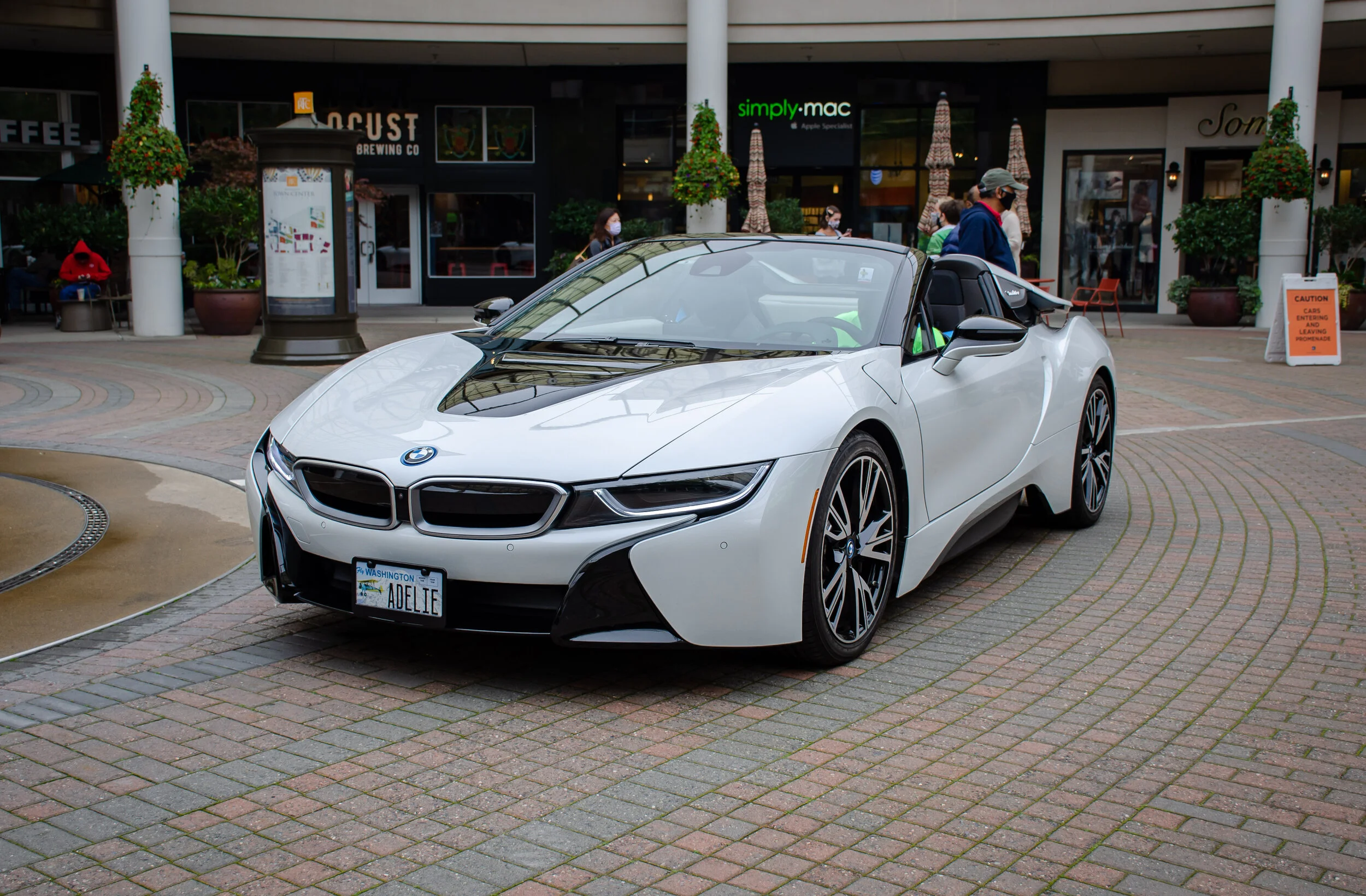 Dan O'Connell - DanOConnell_Photo94_BMWi8.jpg