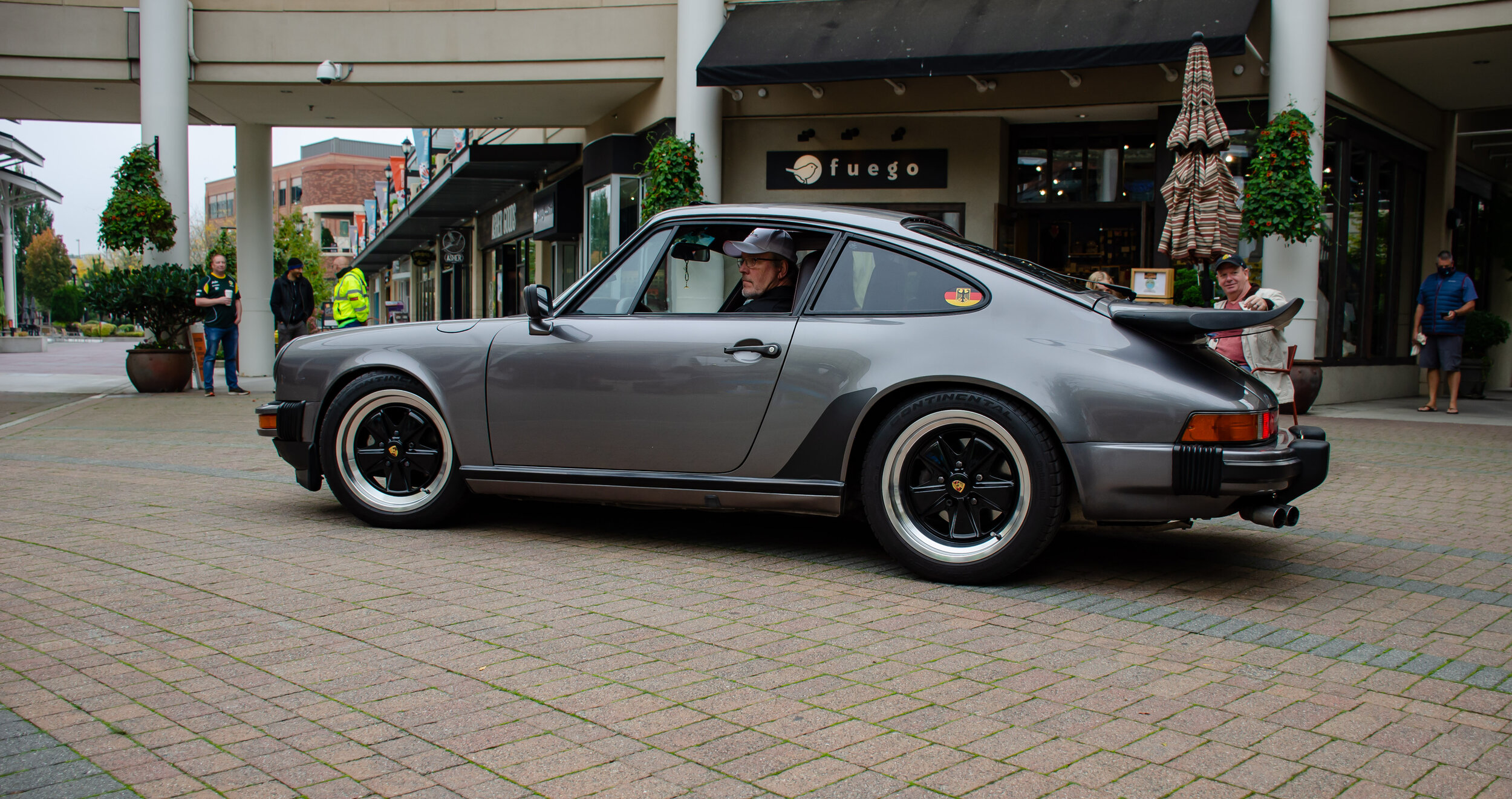 Dan O'Connell - DanOConnell_Photo18_Porsche911.jpg