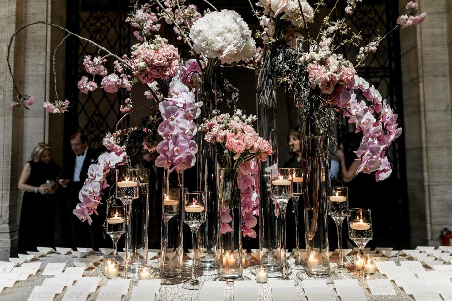 Find your name 🥂

Event Planning &amp; Design: @stateoftheartny
Photographer: @fredmarcusstudio
D&eacute;cor: @designsbyahnnyc
Band: @thehudsonprojectband 
Venue: @ciprianievents &ndash; Cipriani 25 Broadway