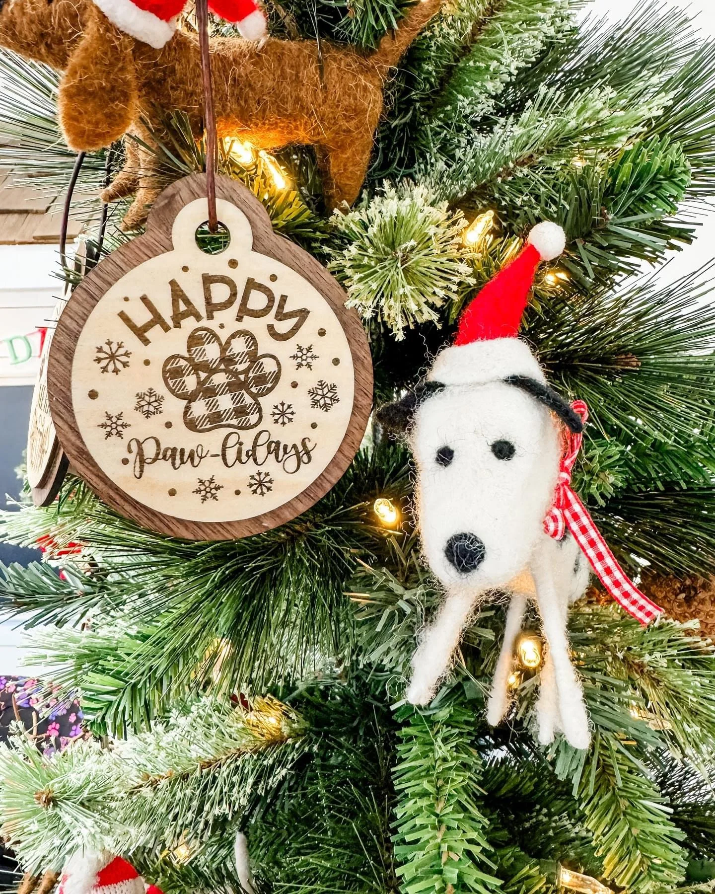 1876 Pet - Happy Paw-lidays 2.JPG