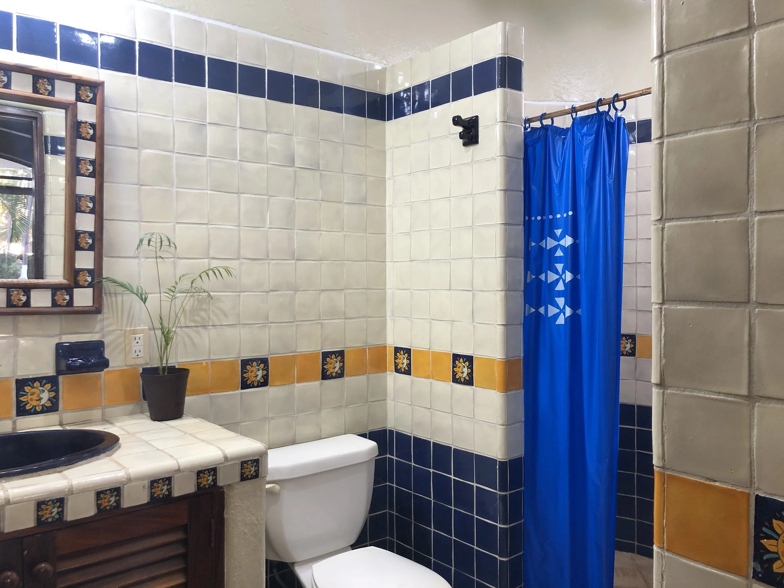 Villa Reyes 2nd bathroom.jpg
