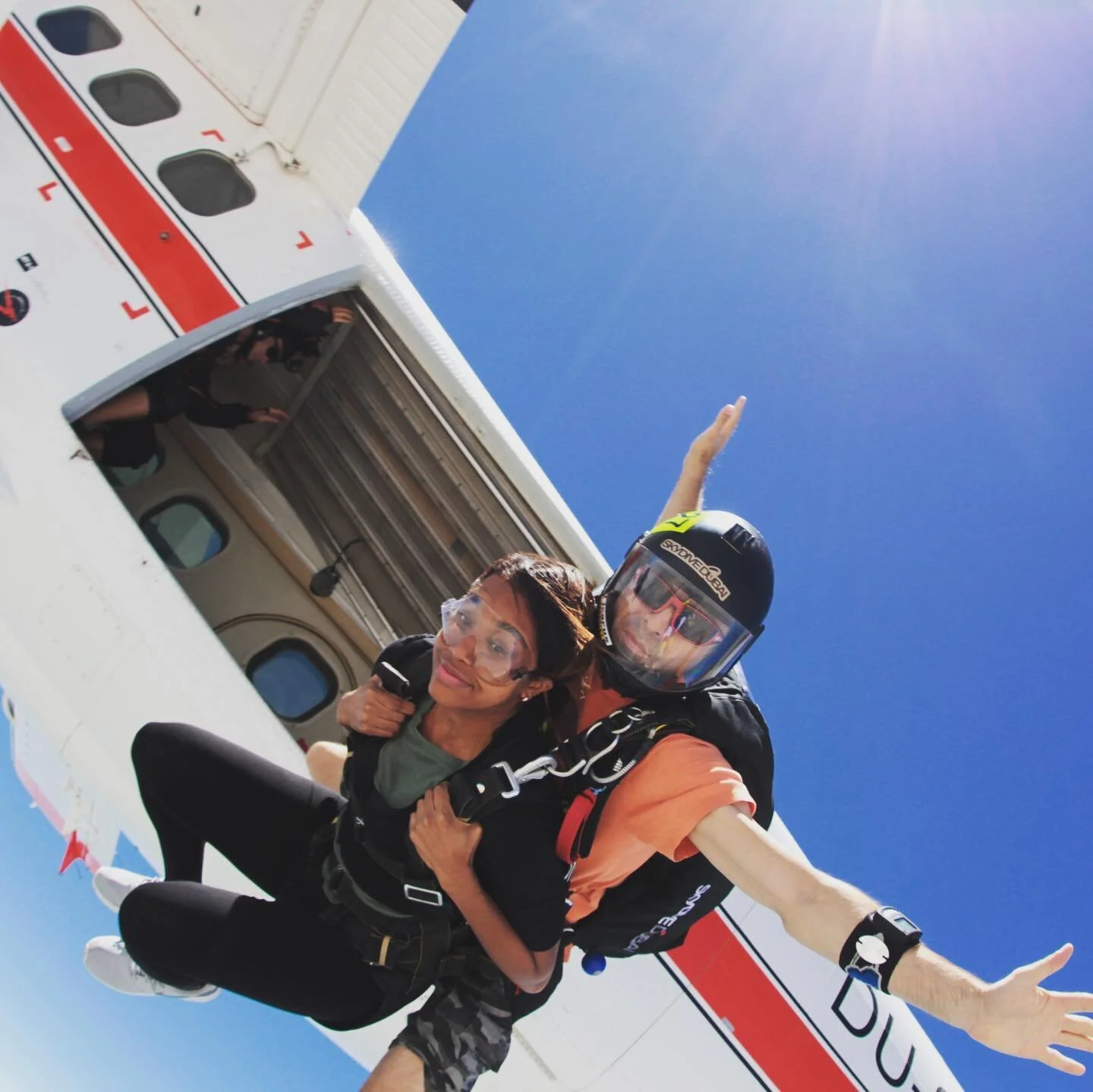📍Dubai, United Arab Emirates 🇦🇪 

💫I did this tandem dive with Skydive Dubai for $600 USD
 
💫13,000 feet in the air, just the plane you jumped out of, the soul you left behind &amp; God up there 🤣🤣

💫The free fall was 120mph and the worst par