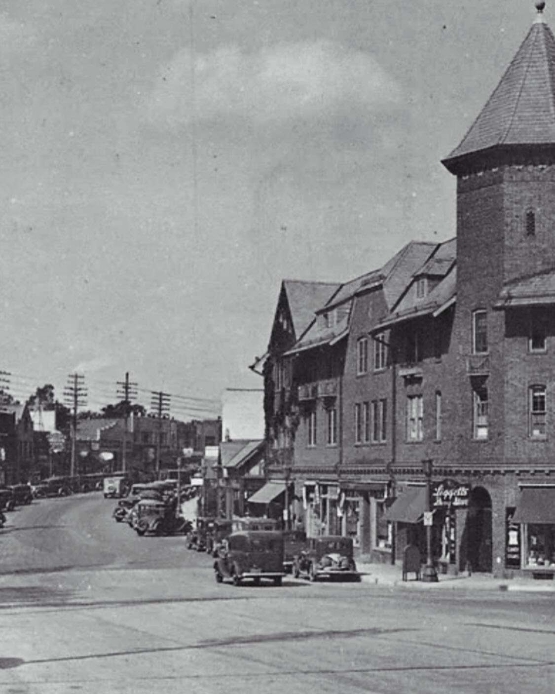 Where town begins. Then &amp; Now. Middle Neck Road at North Station Plaza #greatneck #hometown #iconic