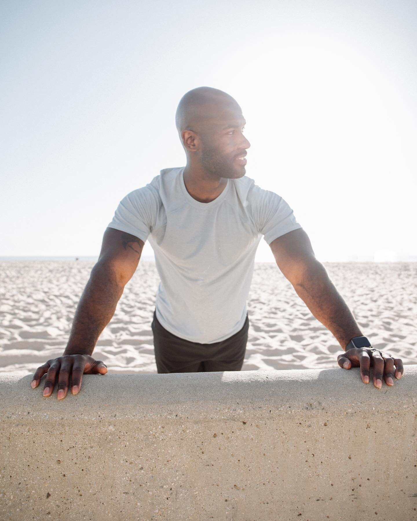 Happy Friday! 
Be sure to check out @spiritualgangster 
IG live at 12pm for a midday workout lead by me! 
✌🏿