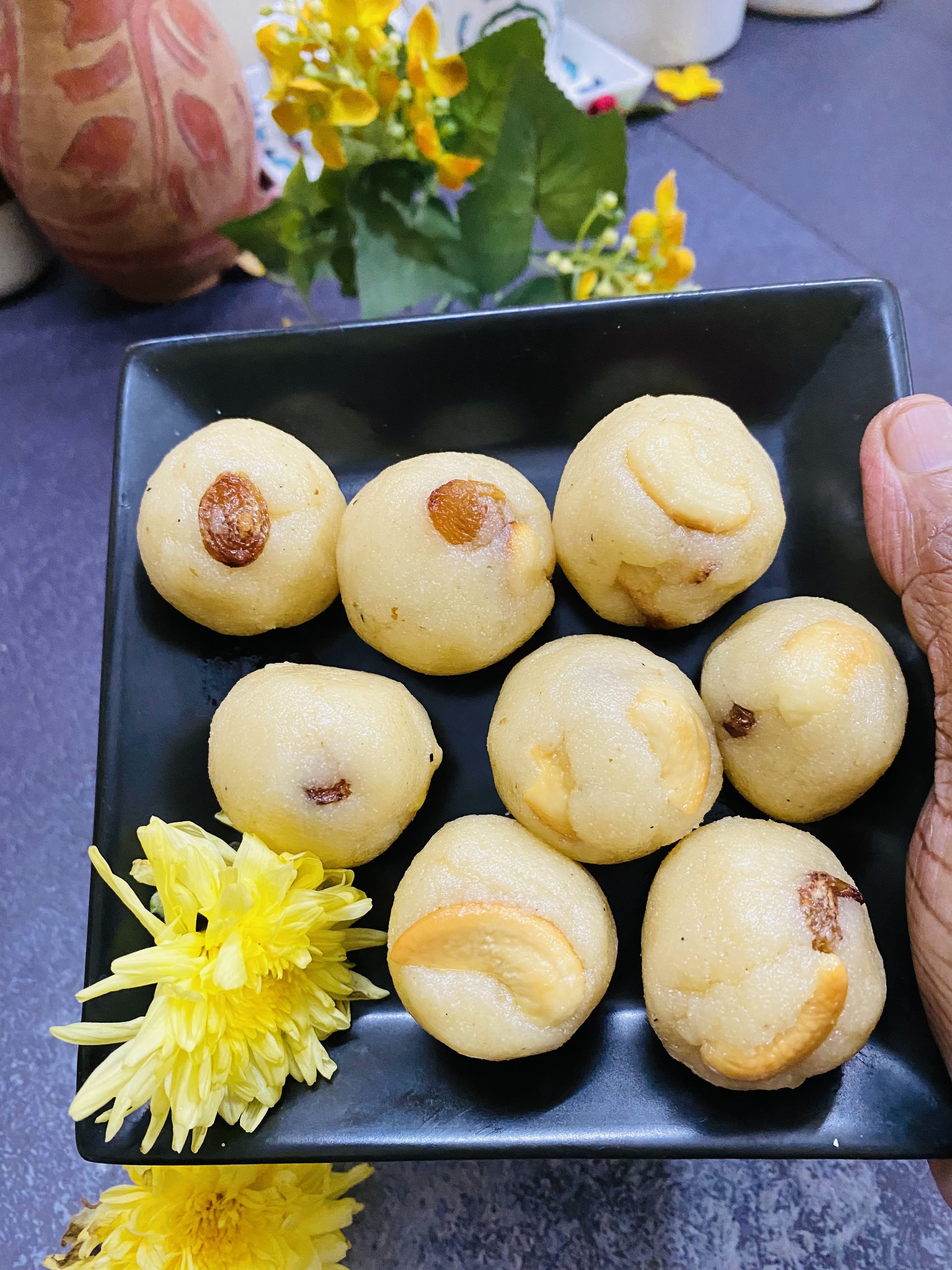 Quick Rava ladoo
