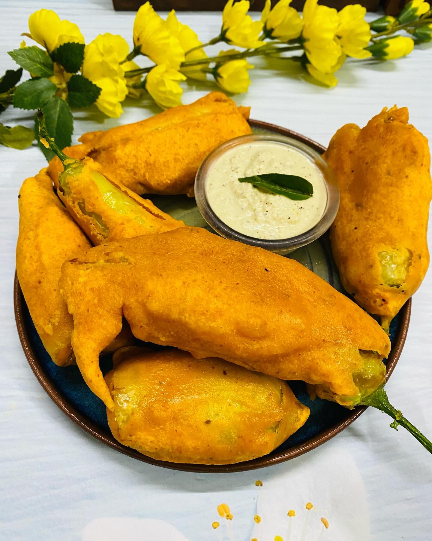 Mirchi Bajji ( Molaga bajji ) is a craving that strikes 😂once in a while and I cave in unapologetically. With great effort I restrict the no of bajjis made ,  much to the dismay of my hubby 😆. I decided to serve with a delicious spicy coconut 🥥 ch