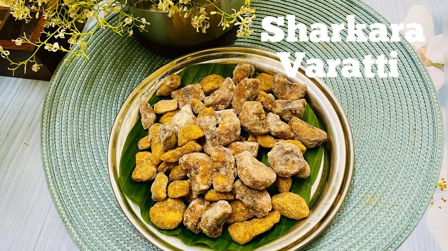Sharkara Varatti 😋😋most addictive sweet banana chips or snack . 

Kerala cuisine is so enticing from the simplest dish like Paruppu curry in a Sadya ensemble to seemingly less important snacks like Nendran Chips , the spicy aroma ful Sharkara Varat