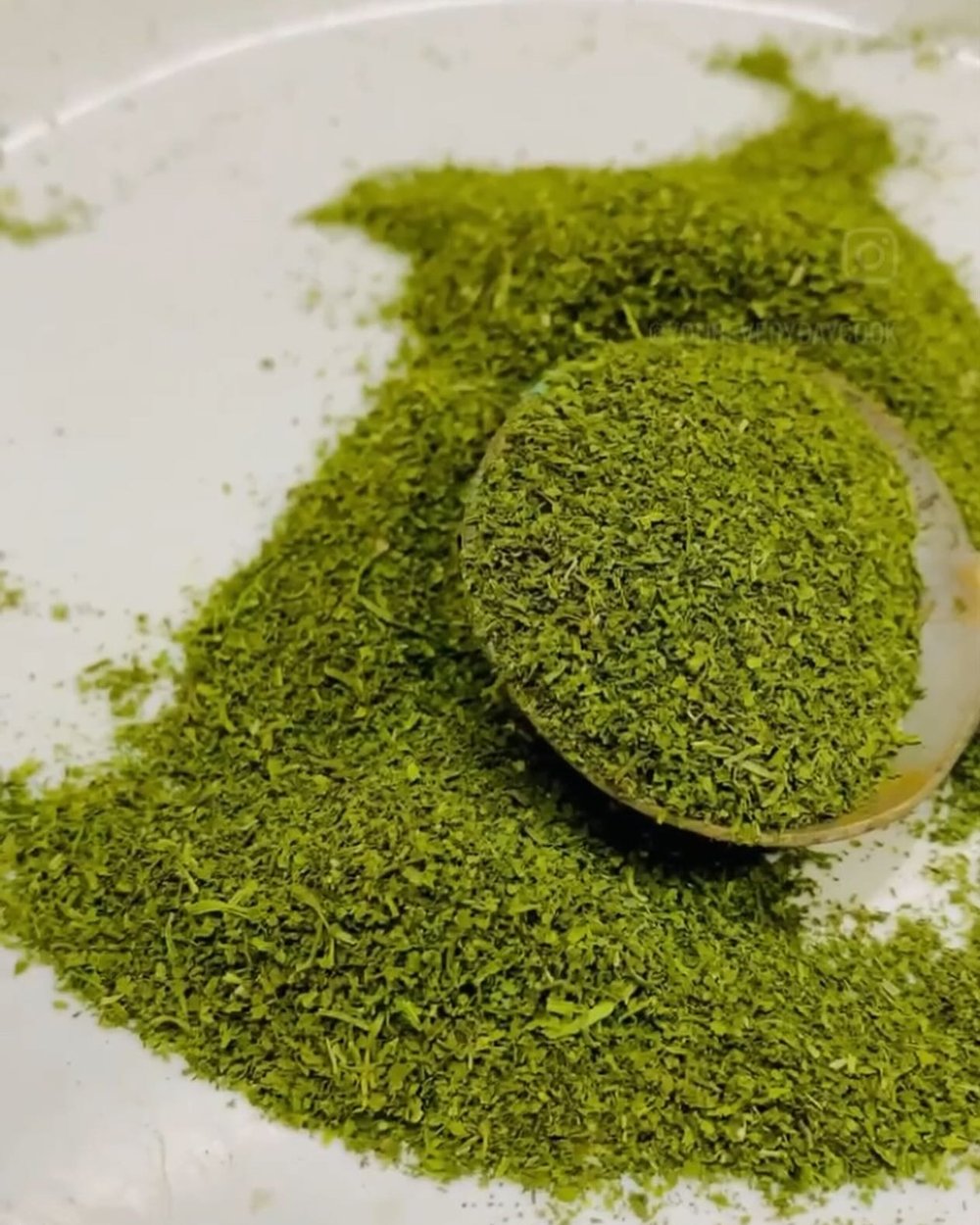 Coriander powder using airfryer with fresh bunch of coriander leaves. 

Wash and pat dry the leaves in between paper towels . Place the dry leaves including stems at the bottom with mesh on top so that the leaves won&rsquo;t fly inside . Set temp to 