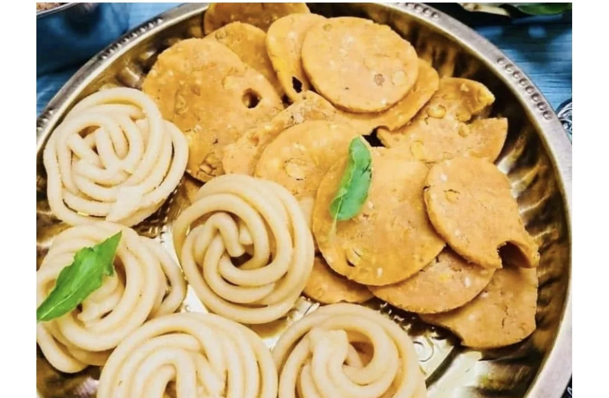 Golden, crunchy Chettinad Thengoyal prepared with coconut milk β festive South Indian snack