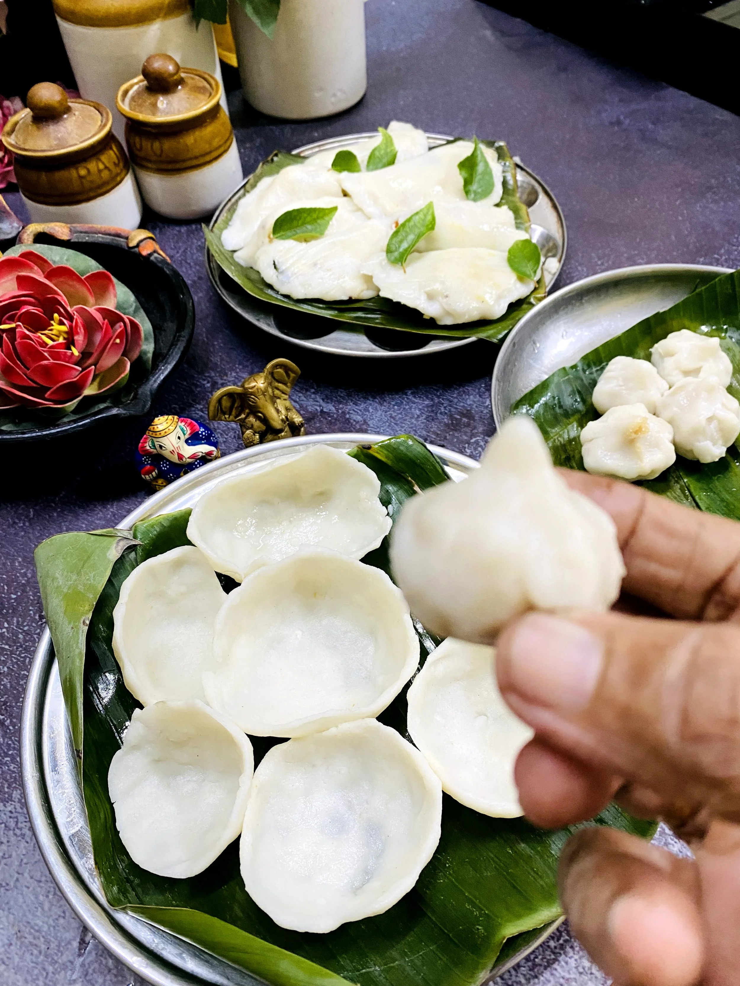 How to prepare Kozhakkatai dough with ground rice batter — Your ...