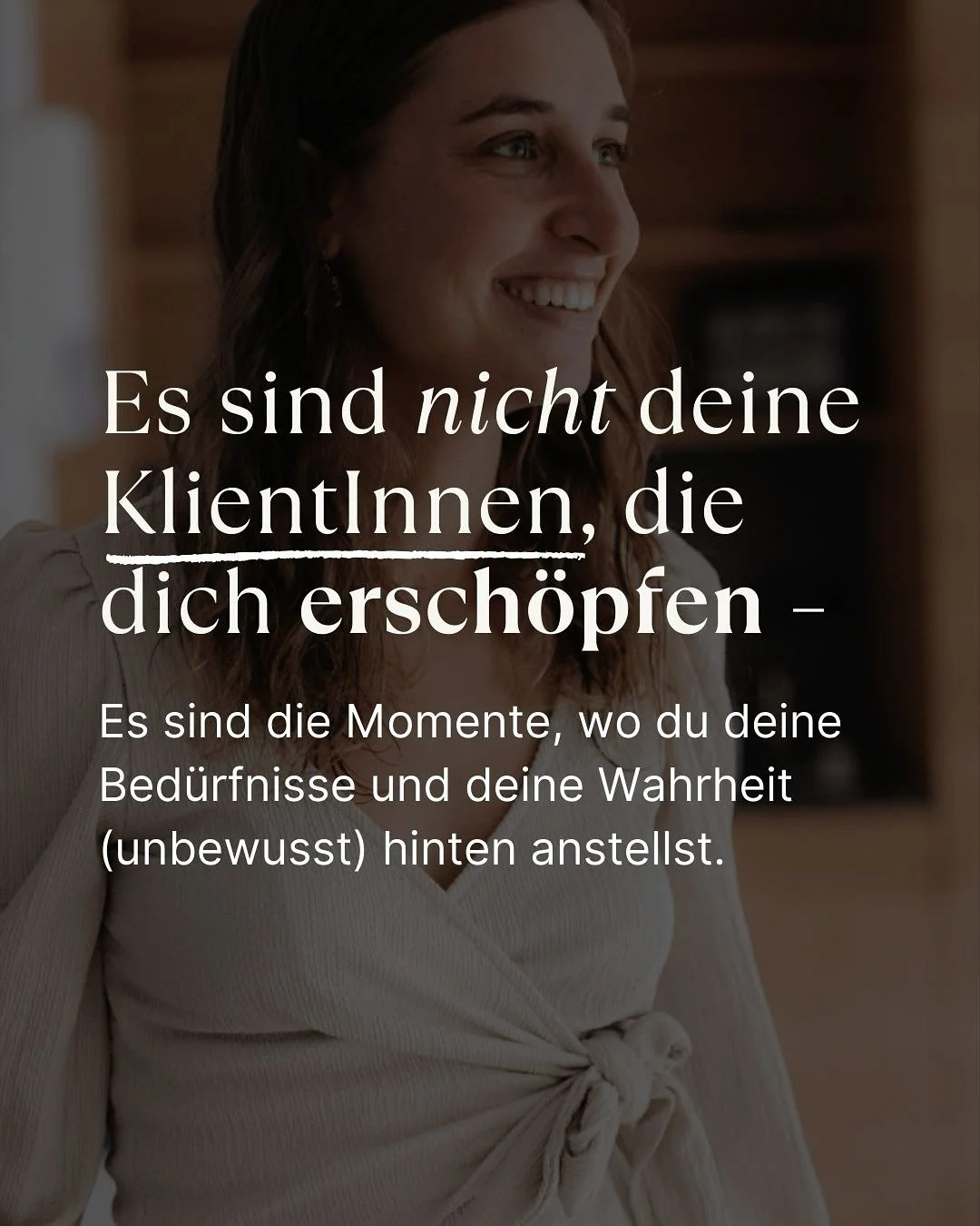 Wenn du dich nach deinen Sessions ausgelaugt f&uuml;hlst, obwohl du deine Arbeit liebst, liegt das meist nicht an deinen KlientInnen. Es liegt daran, wie du R&auml;ume h&auml;ltst.
 Wenn du st&auml;ndig &uuml;ber deine Grenzen gehst, dich verbiegst, 
