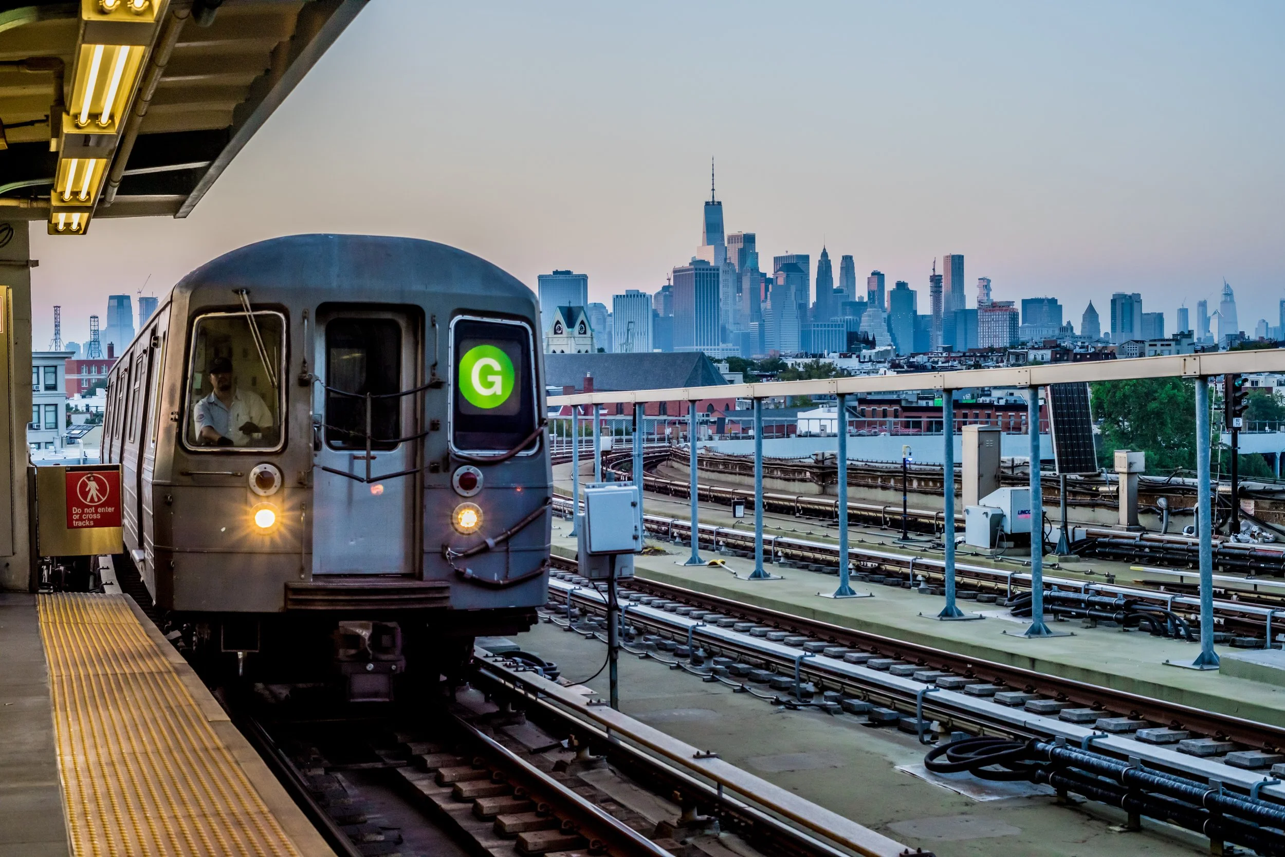 R46 G Train at Smith 9th Streets Subway Station.jpeg