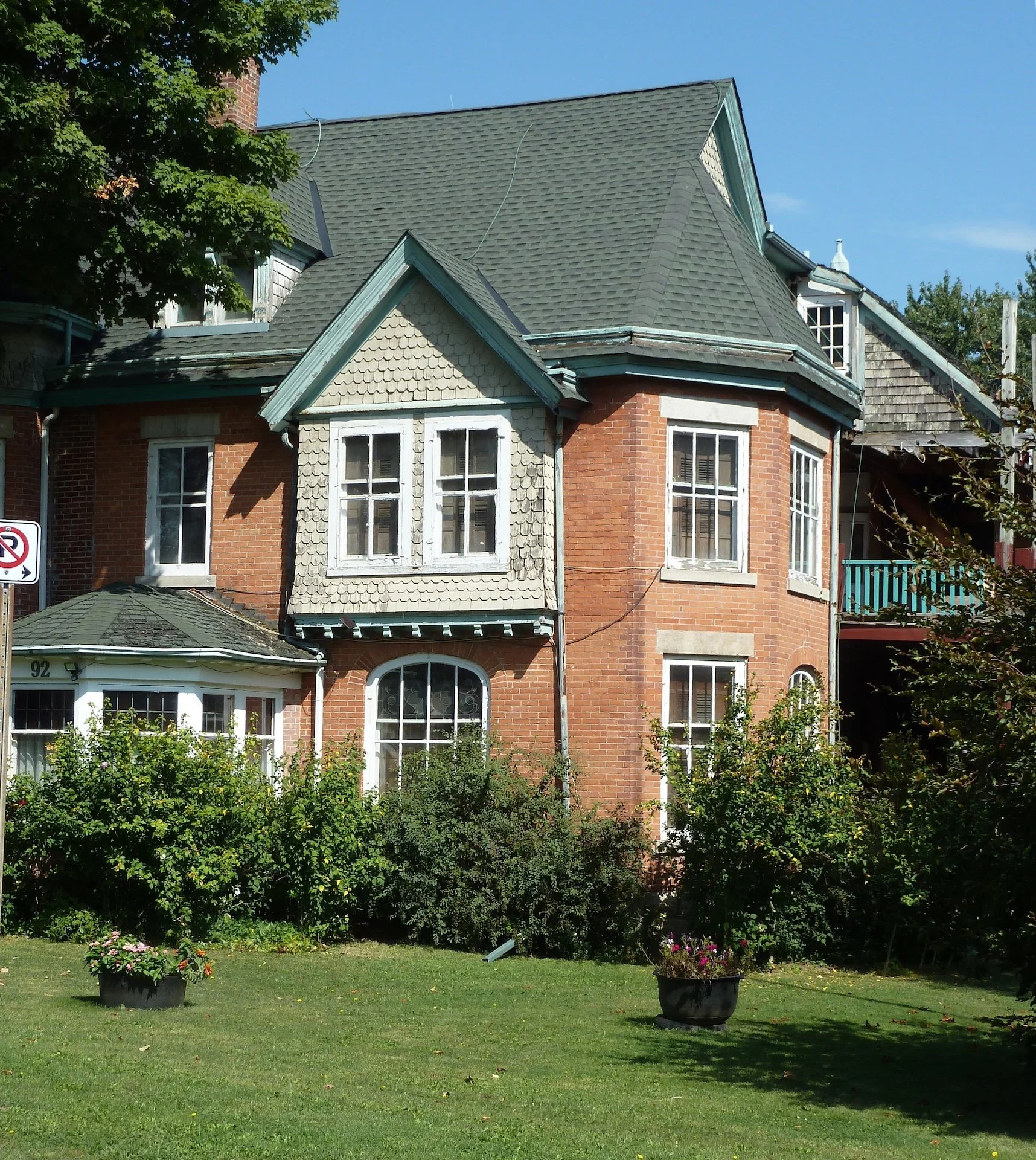 A house in Thorold. Photograph by Ian Ellingham.