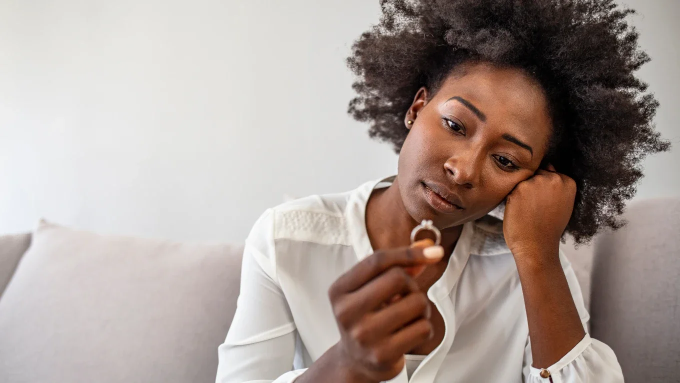 Woman Wonders If Boyfriend’s Disappointing Proposal Is Worth Breaking Up Over — ‘Is This A Red Flag?’