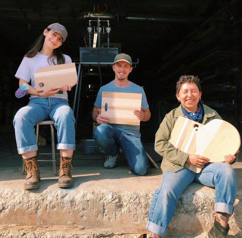 This weekend&rsquo;s classes have a few 🎟️ tickets 🎟️ still available! 

&bull;Intro to Workshop: Creating Cutting Boards w/ @l__aguila 
&bull;The FINAL Hand Carved Spoons w/ @whiskeyxwang (bonus this class includes a take-home carving 🔪from @hida