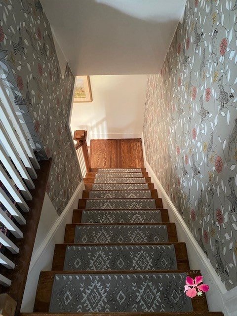 Staircase wall decoration ideas for your beautiful home