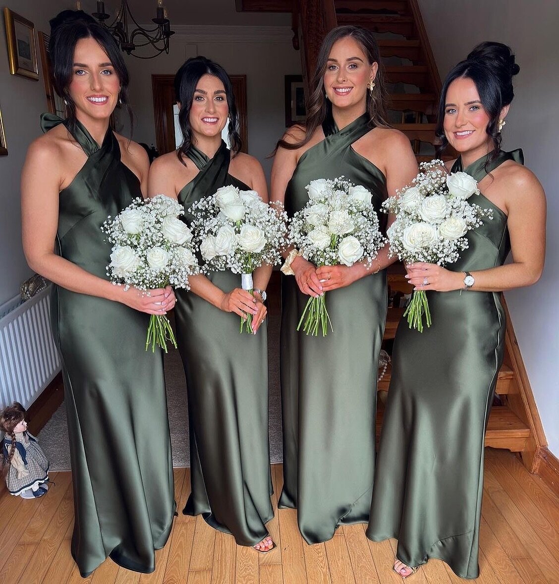 Obsessed with makeup artists like @rachaeldonnellymakeup_1 that capture 📸 bridesmaids in full glam 🤩🤩🤩 

Bridesmaids wearing the LB025 by @dessygroup in the brand new Olive Green 🍃🍸

Hair by @emmafinlay37 🤍
_________________________________
#m
