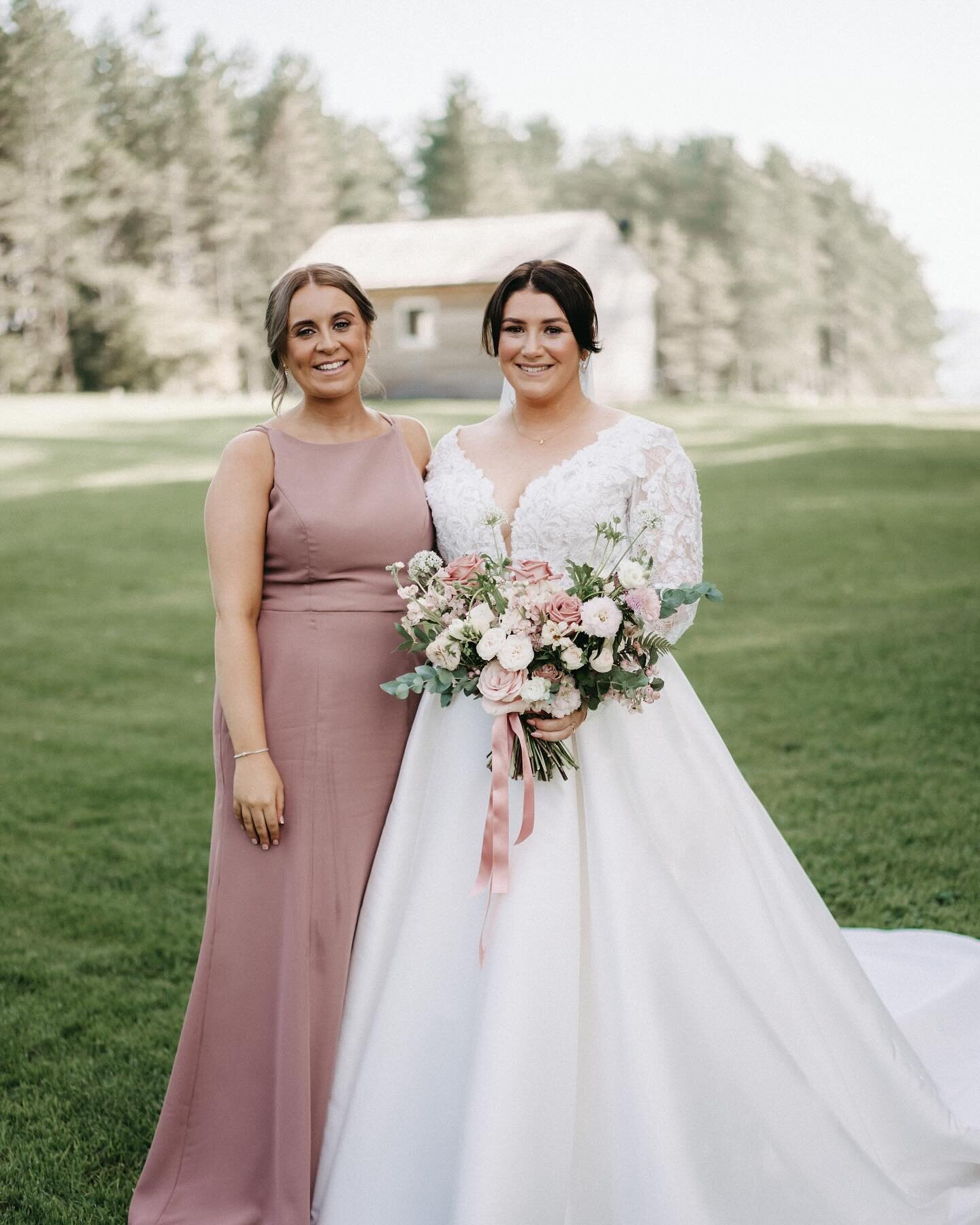 Beautiful Beth 💖

Bridesmaid wearing: @dessygroup 

Style: 6758
Colour: Sienna
Fabric: Crepe

Swipe to see how Beth used leftover bridesmaid material to create something beautiful for her cake 😍

#bridesmaiddresses #bridesmaidglam #bridesmaidinspo 