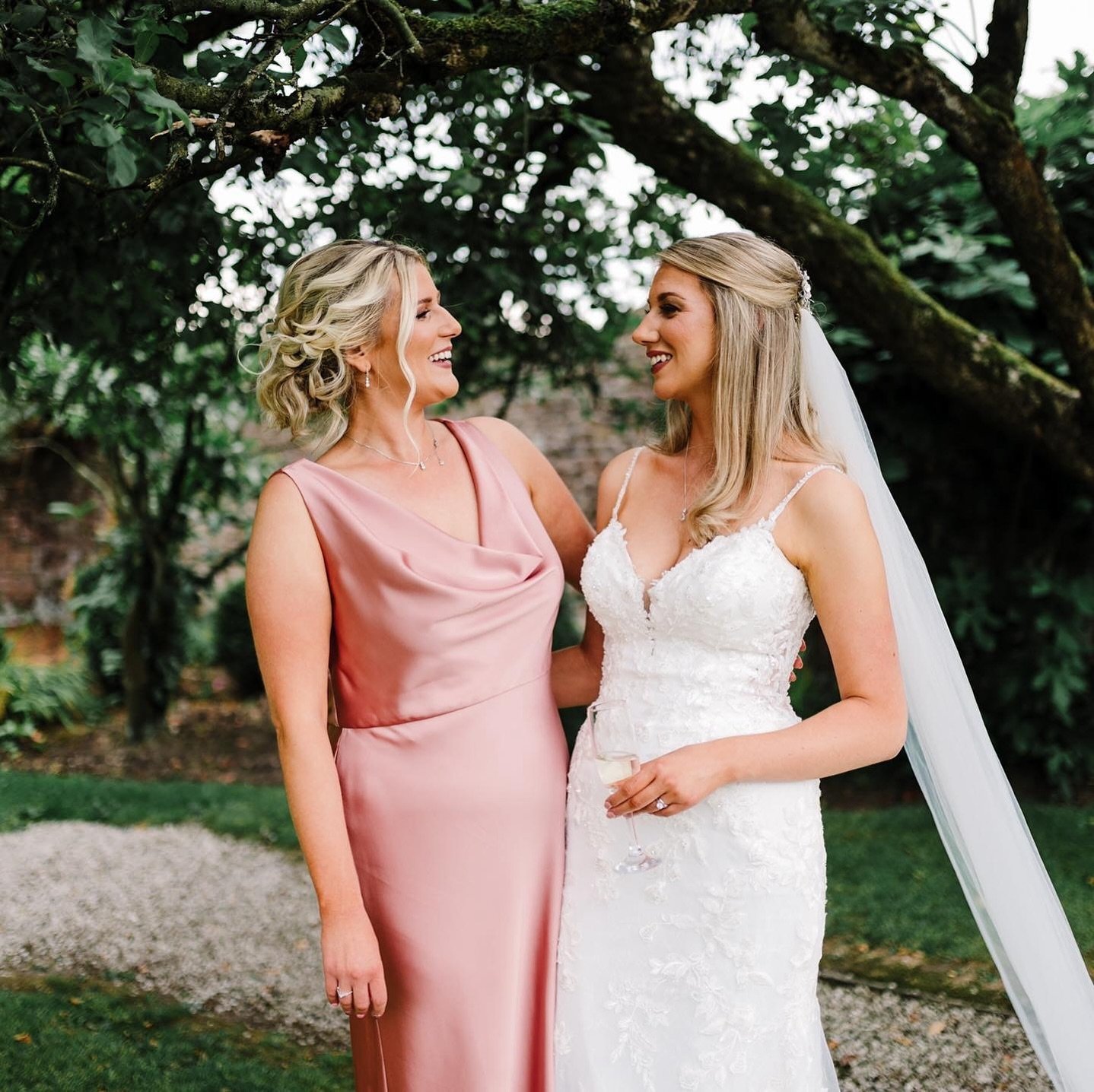 Bridesmaids 2nd, because sisters first ✨

&bull;
&bull;
&bull;
&bull;
&bull;
#bridesmaidinspo #champagnebridesmaids #bridesmaiddressinspo #dessydesertrose #dessychampagne #dessyoyster @dessygroup