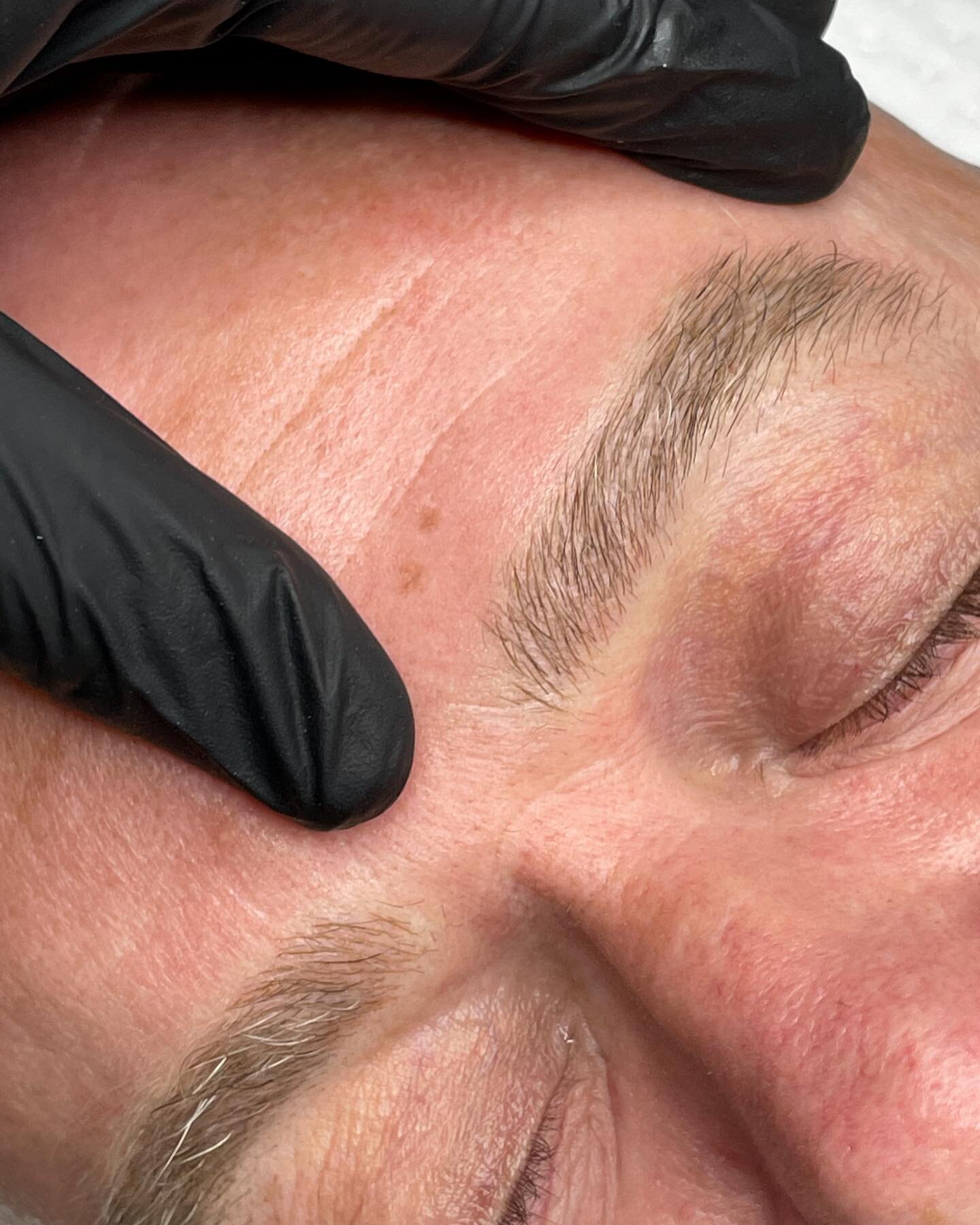 M e n &lsquo; s
M i c r o b l a d i n g 
#microbladingmen 
More and more I take enquiries from gentlemen who are curious about brow enhancing treatments for themselves.
The most common question is &ldquo;Will it look natural?&rdquo;

Brows by Lita @l