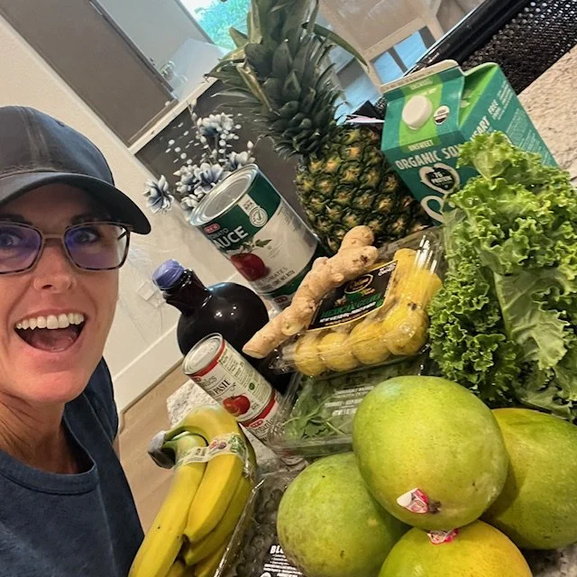 Melissa Furman shows clients what foods are healthiest to buy at the grocery store