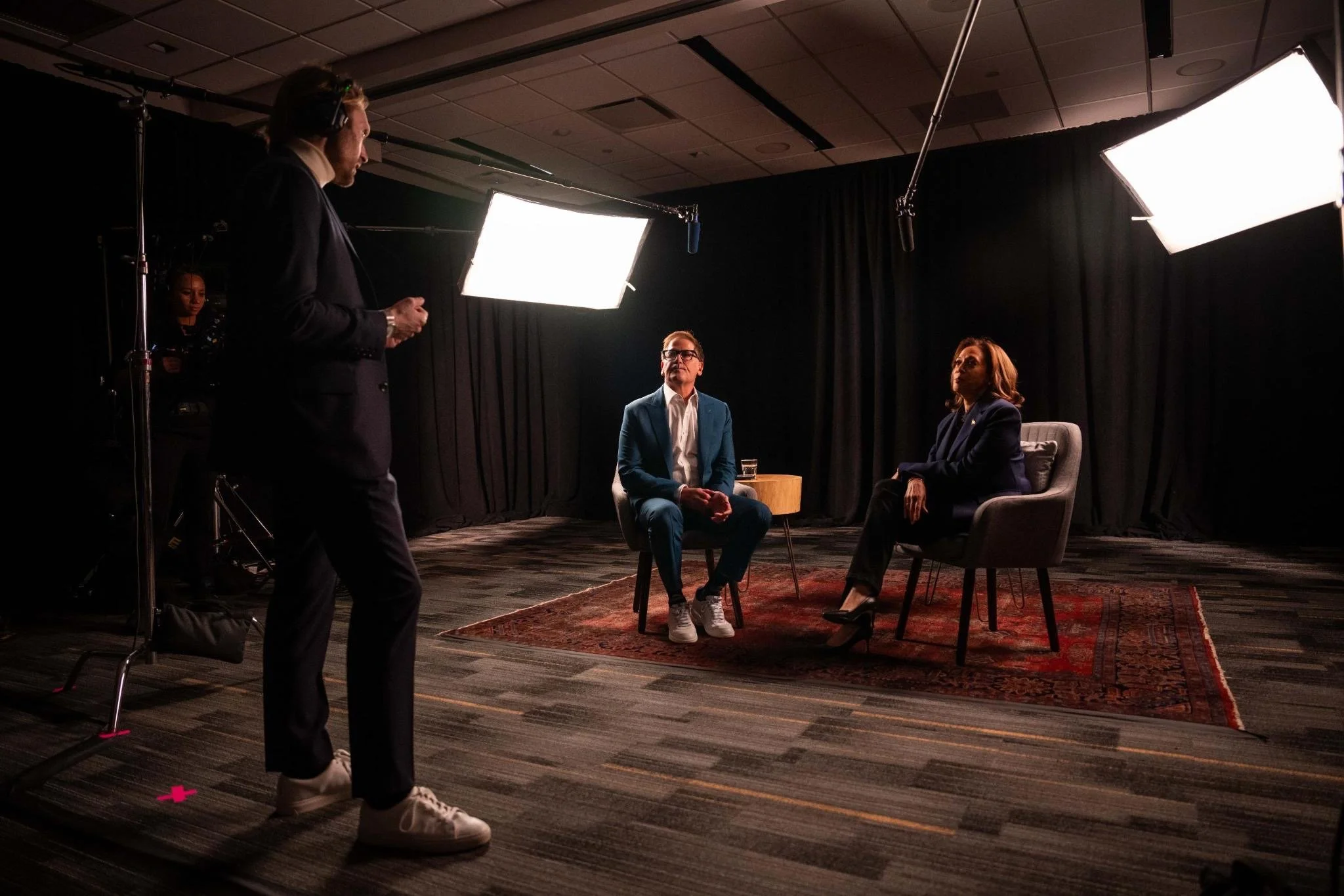 Andrew Gauthier directs Kamala Harris and Mark Cuban during a 2024 video shoot for the Harris-Walz campaign.