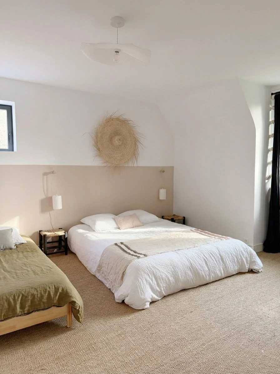 Un peu de couleur ✨

Parce qu&rsquo;il suffit parfois de pas grand chose pour changer une ambiance : un mur en couleur, du linge de lit et des accessoires deco&hellip;

R&eacute;f&eacute;rence : La Jouvencelle @ressource_peintures 

#26juin #AvantApr