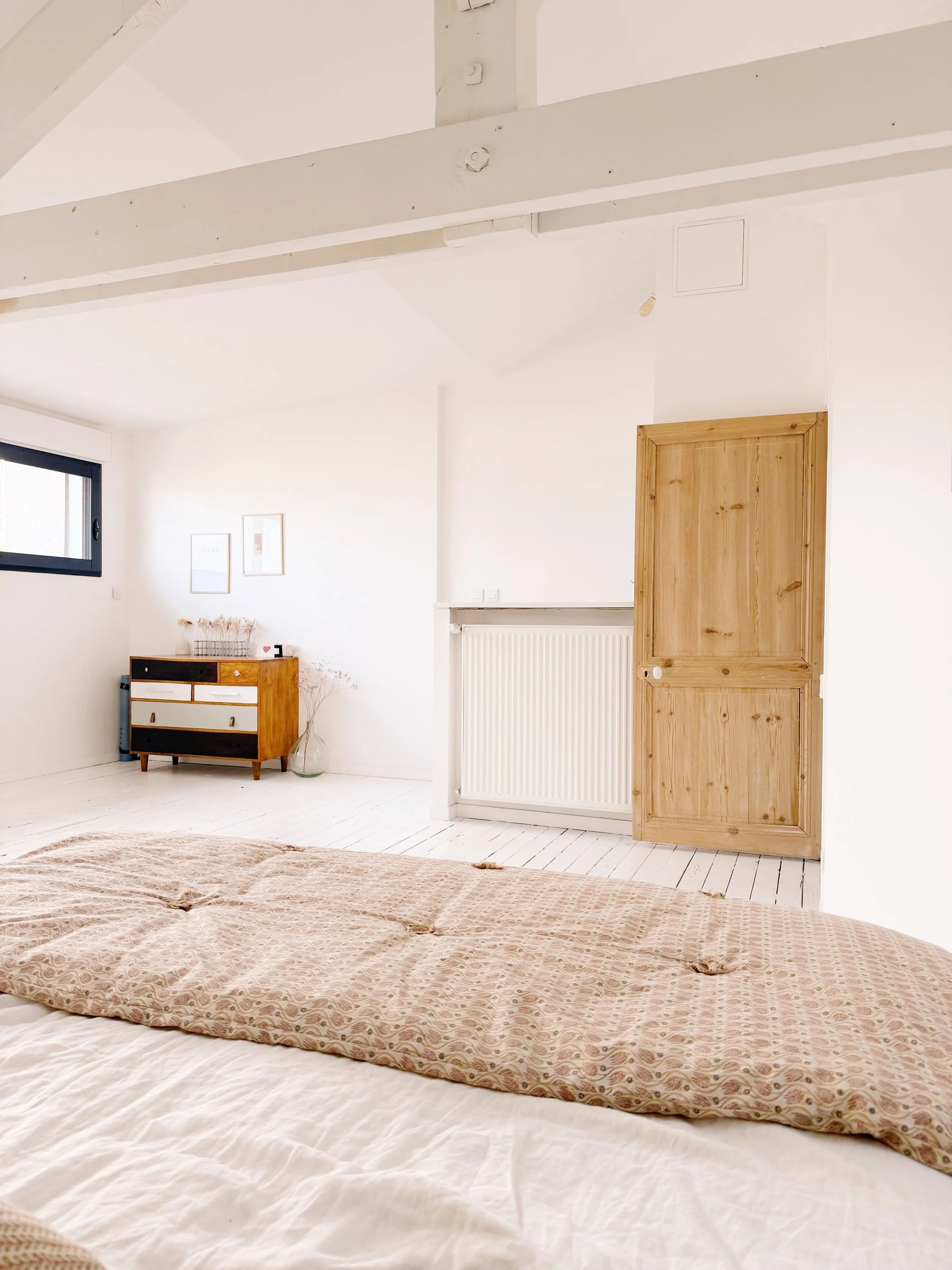 Bon weekend 🌸

Dans cette chambre, j&rsquo;aurais pu mettre de la couleur, mais ce blanc m&rsquo;apaise 😌
Une simplicit&eacute; qui laisse toute sa place &agrave; la lumi&egrave;re et aux mati&egrave;res naturelles.

#26juin #architectureinterieure