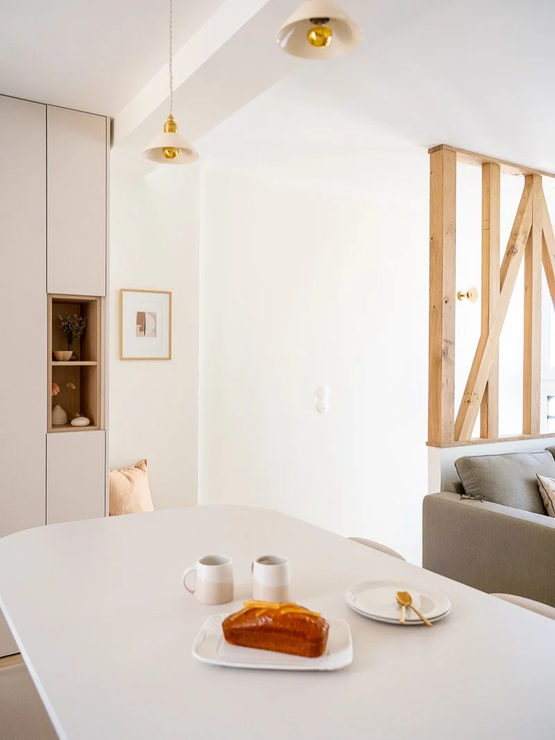 Projet Deauville - Avant/Apr&egrave;s ✨

R&eacute;novation compl&egrave;te pour cette belle maison &agrave; Deauville.
On partait de loin 😉

Luminaires @enamoura_ 
Tableau @marine_echavidre 
Mugs @kintoeurope 
Claustra et vestiaire d&rsquo;entr&eacu