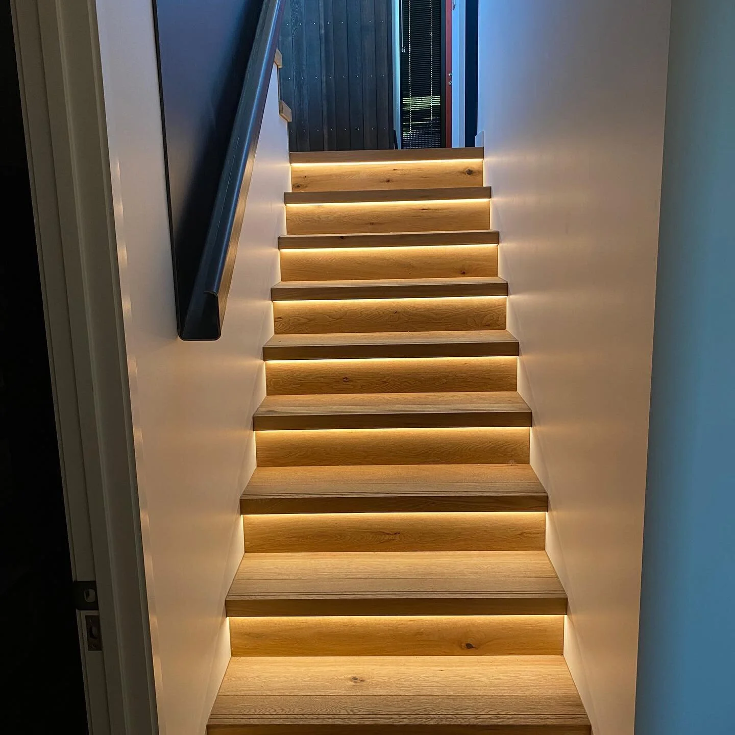 This stairway on our Cashmere Build has beautiful oak treads and under lit LED lights giving a welcoming feel.
Architect @southarchitectsnz 
⠀⠀⠀⠀⠀⠀⠀⠀⠀
-
-
-
 #hillviewconstruction #chchbuilding #chchrenovations #houserenovationsnz #chchconstruction #
