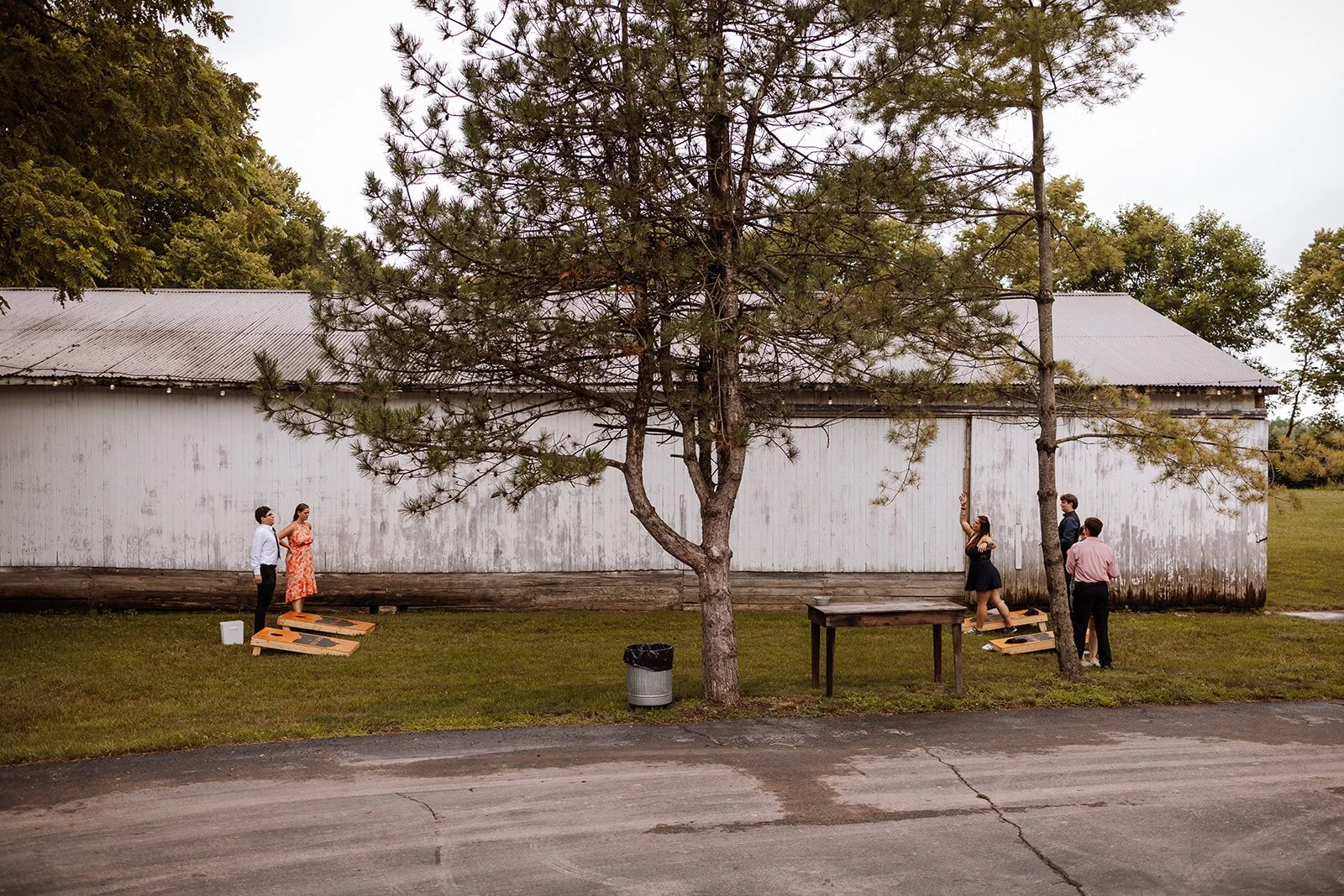 outdoor reception- corn hole