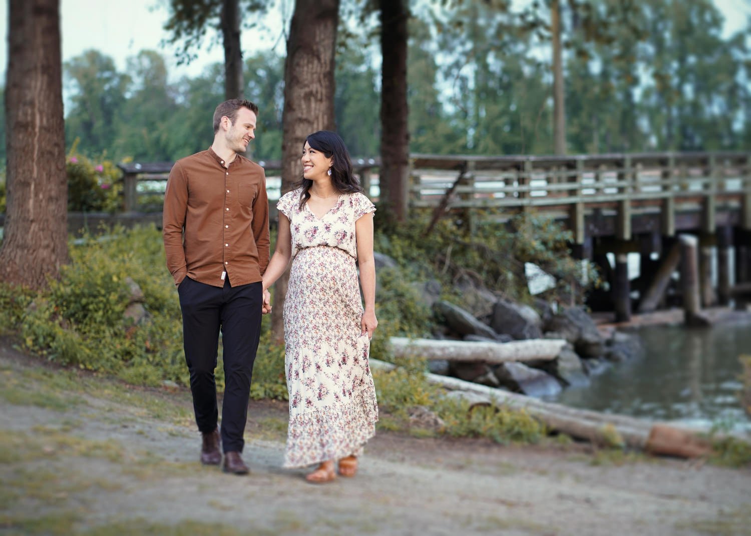 Outdoor Maternity Photoshoot Vancouver