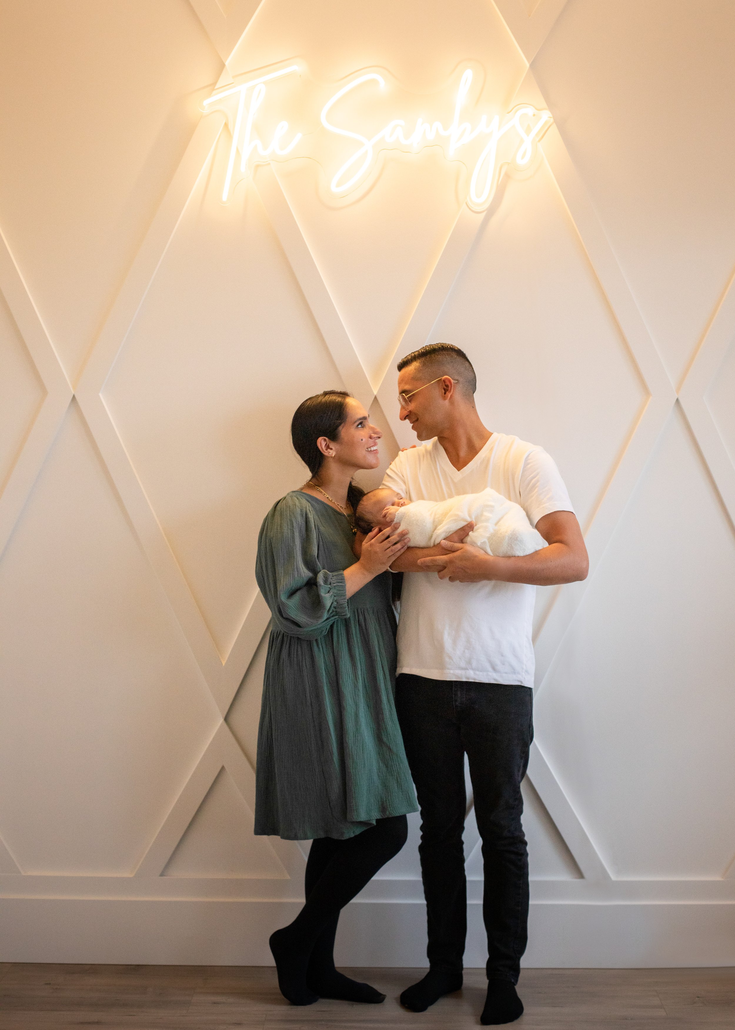 Modern Newborn and Family Photo Ideas