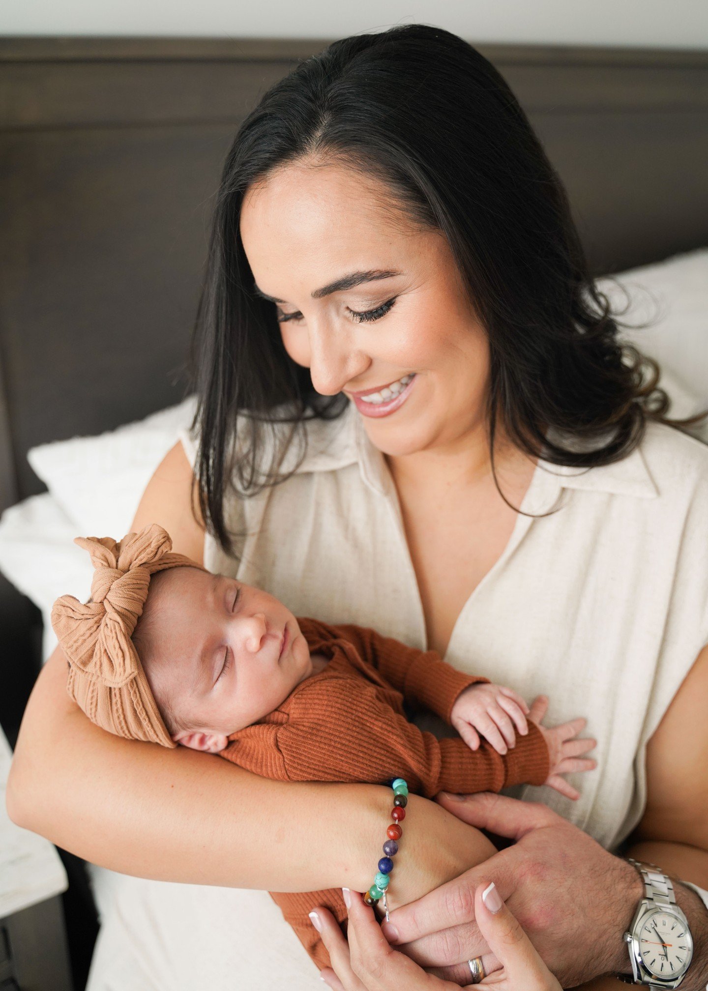 Beautiful lifestyle newborn photos at home with one of the amazing photographers on our team!

-
#newbornandmom #newbornphotography #vancouvernewbornphotographer #lifestylenewborn #inhomenewbornsession #fullnewborn