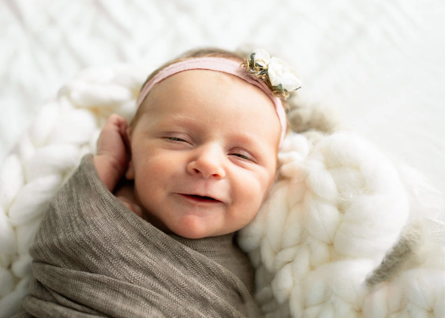 We hope you’re having a Saturday as sweet as this one!
-
#sweetsaturday #smilingnewborn #vancouvernewbornphotographer #teamofphotographers #naturalbabyphotos