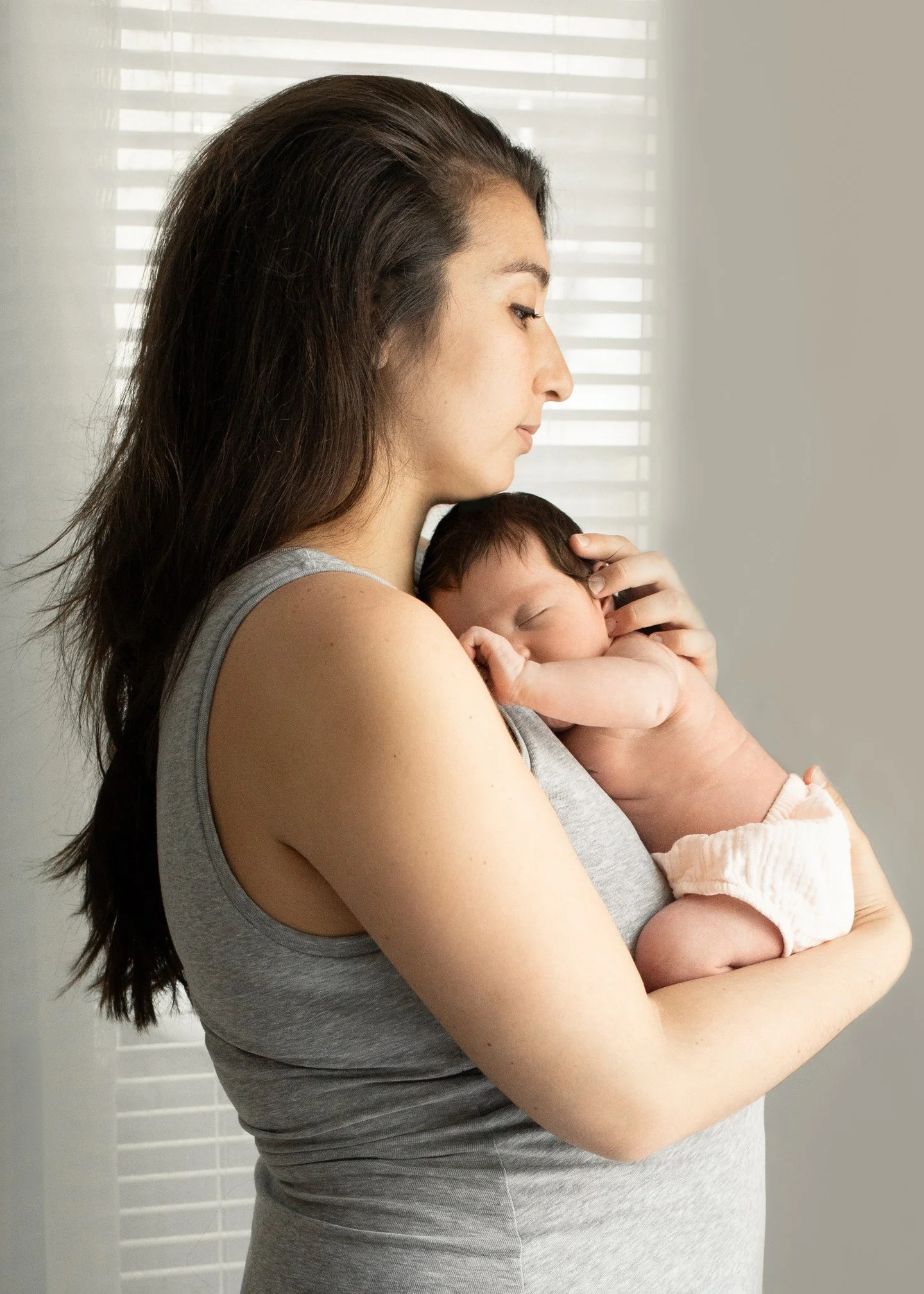 Natural newborn photography at home. Simple and authentic moments of you and your family.

-
#momandbaby #momandnewborn #simplenewborn #naturalnewborn #authenticnewborn #lifestylenewbornphotography
