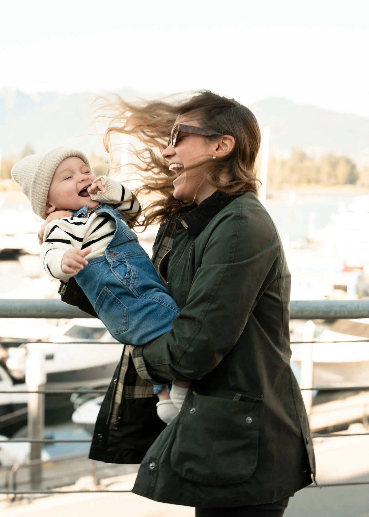 Candid magic ...laughter, wind, and a whole lot of love!

-
#coalharbour #windswept #babymilestonephotography #vancouverbabyphotographer #vancouverfamilyphotographer #outdoorfamilyphotos
