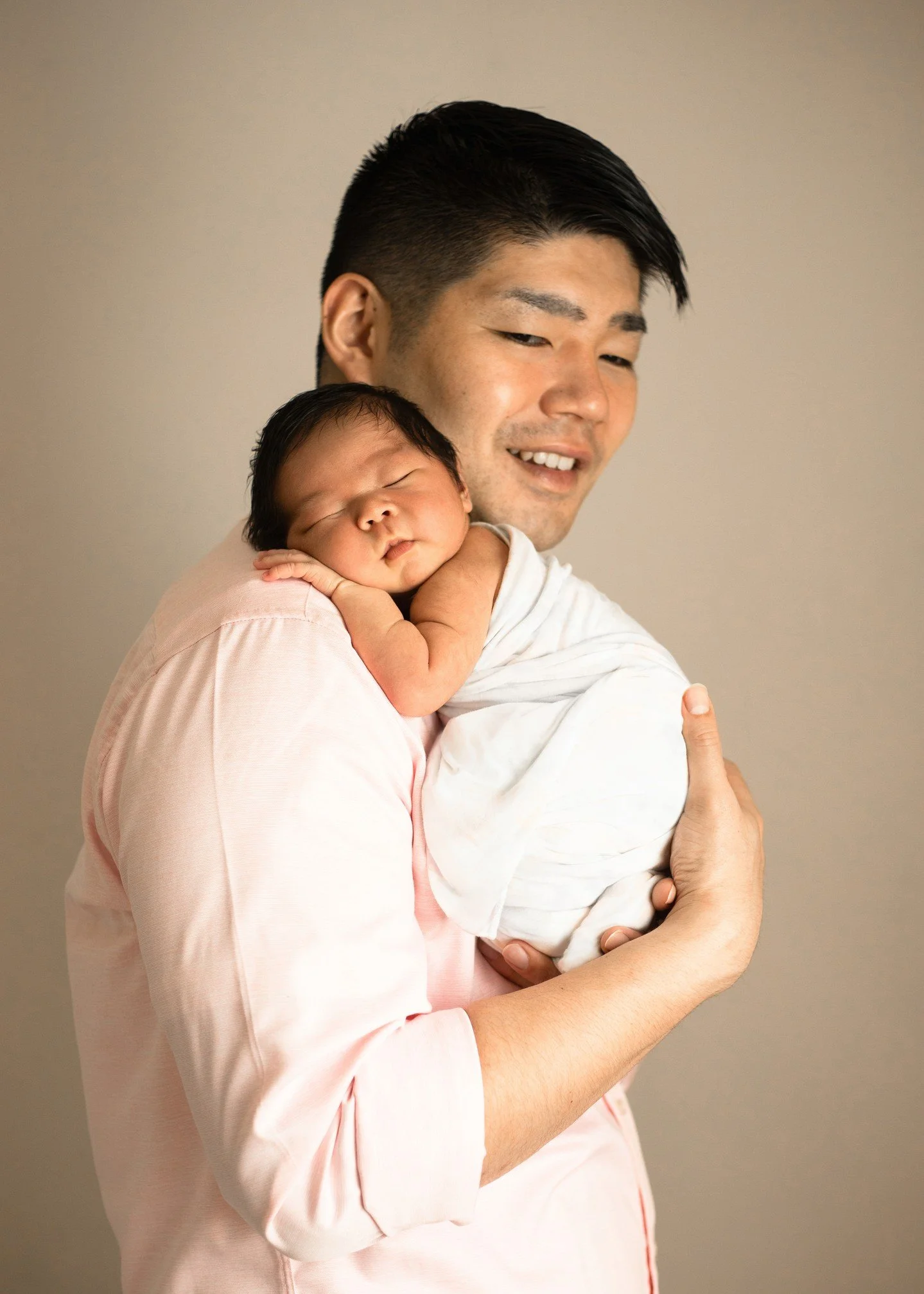 The tiniest little nugget, snuggled in tight with Dad!

-
#newbornanddad #dadandbaby #richmondnewbornphotography #northvancouvernewbornphotographer #coquitlamnewbornphotographer #inhomenewbornsession