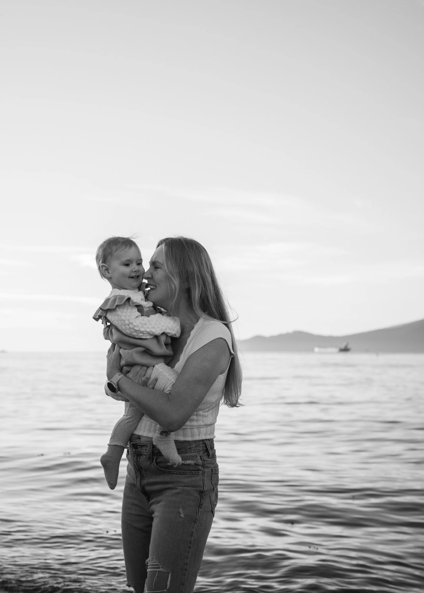 Family photography oceanside 🌊

-
#beachfamilysession #annualfamilyphotos # vancouverbabyphotographer #babymilestone #outdoorfamilyphotography