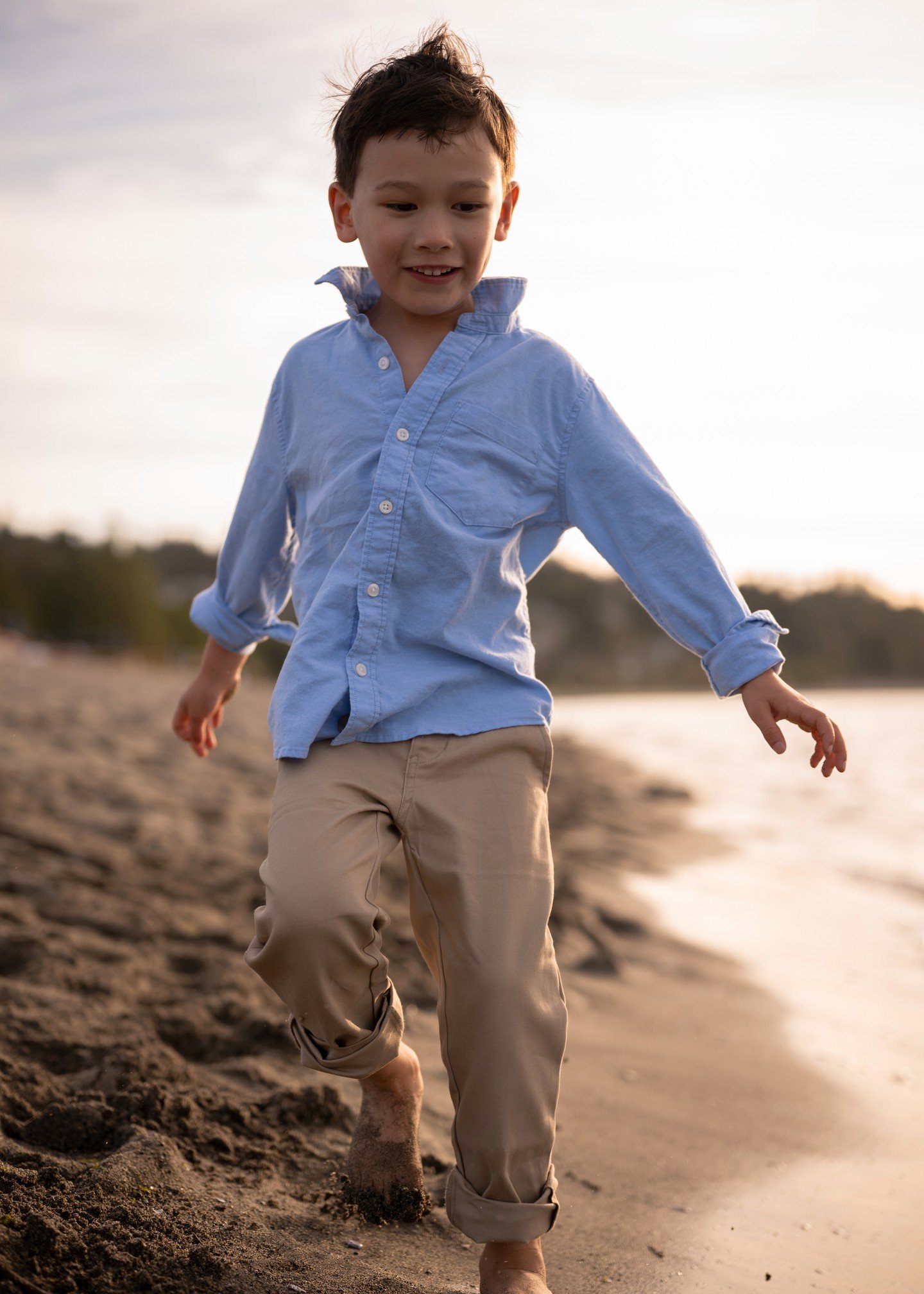 Who&rsquo;s ready for beach sessions? 🌊

Nothing beats salty air, sandy toes, and kids jumping as high as they can. Capturing families outdoors having fun is our favorite kind of magic. ✨
-
#familyphotography #vancouverfamilyphotographer #kidphotogr