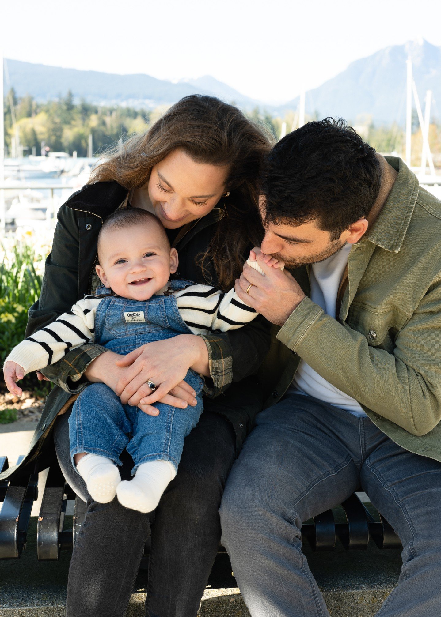 This smile says it all #loved 🫶

-

#6monthold #milestonebabysession #vancouverbabyphotographer #coalharbourfamilyphotos