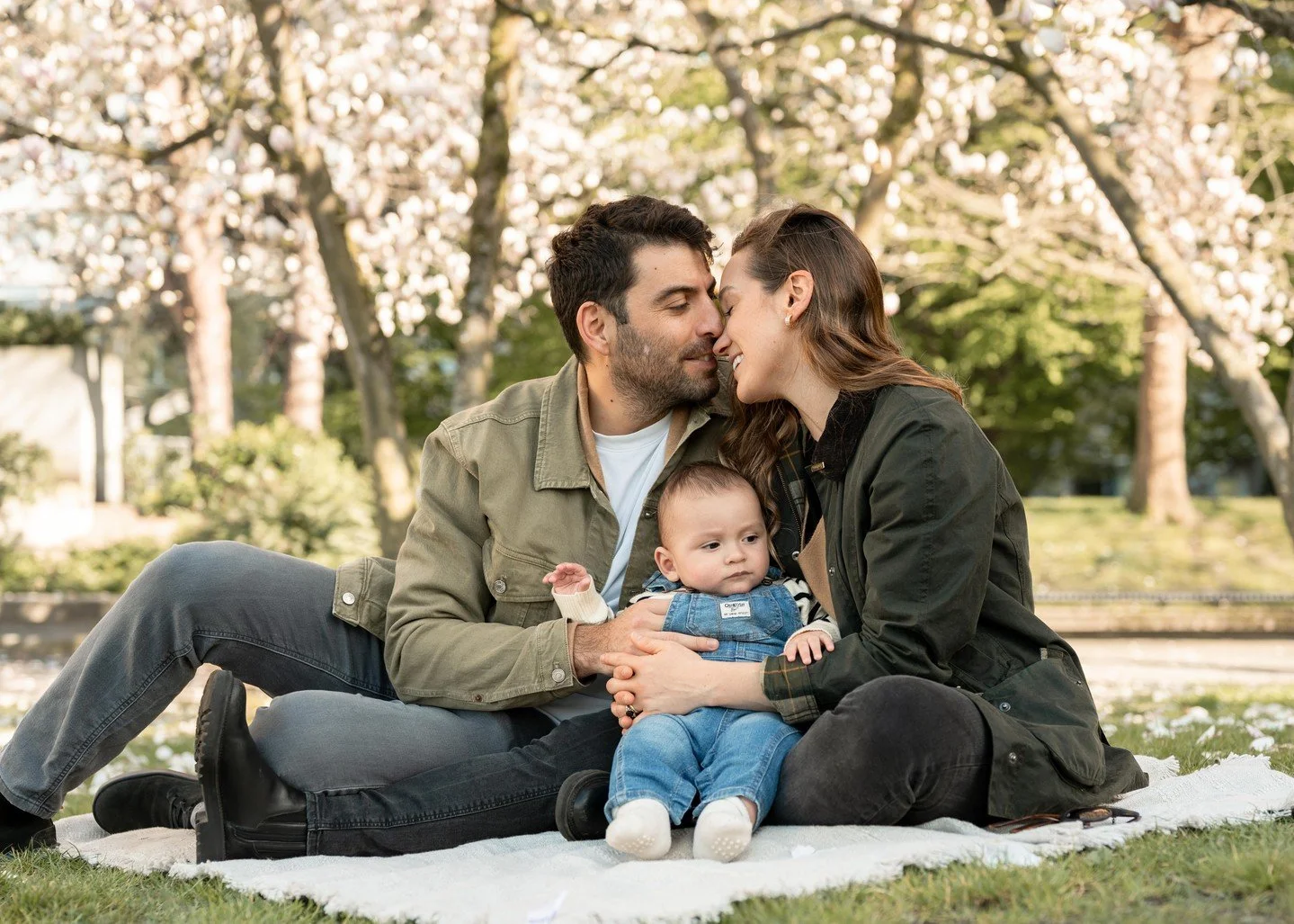 Wrapped up in love, fresh air, and the sweetest little season of life 🤍🌿

Outdoor milestone sessions don&rsquo;t always need big smiles &mdash; sometimes the quiet cuddles, gentle nuzzles, and the way you hold your baby close say everything.

-

#r