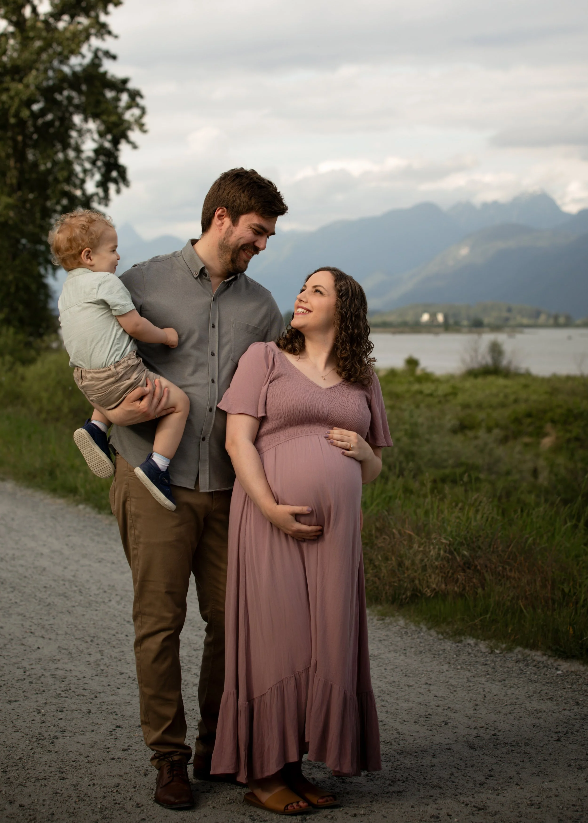 Celebrating Baby Number Two | Tri-Cities Maternity Photography | Aida