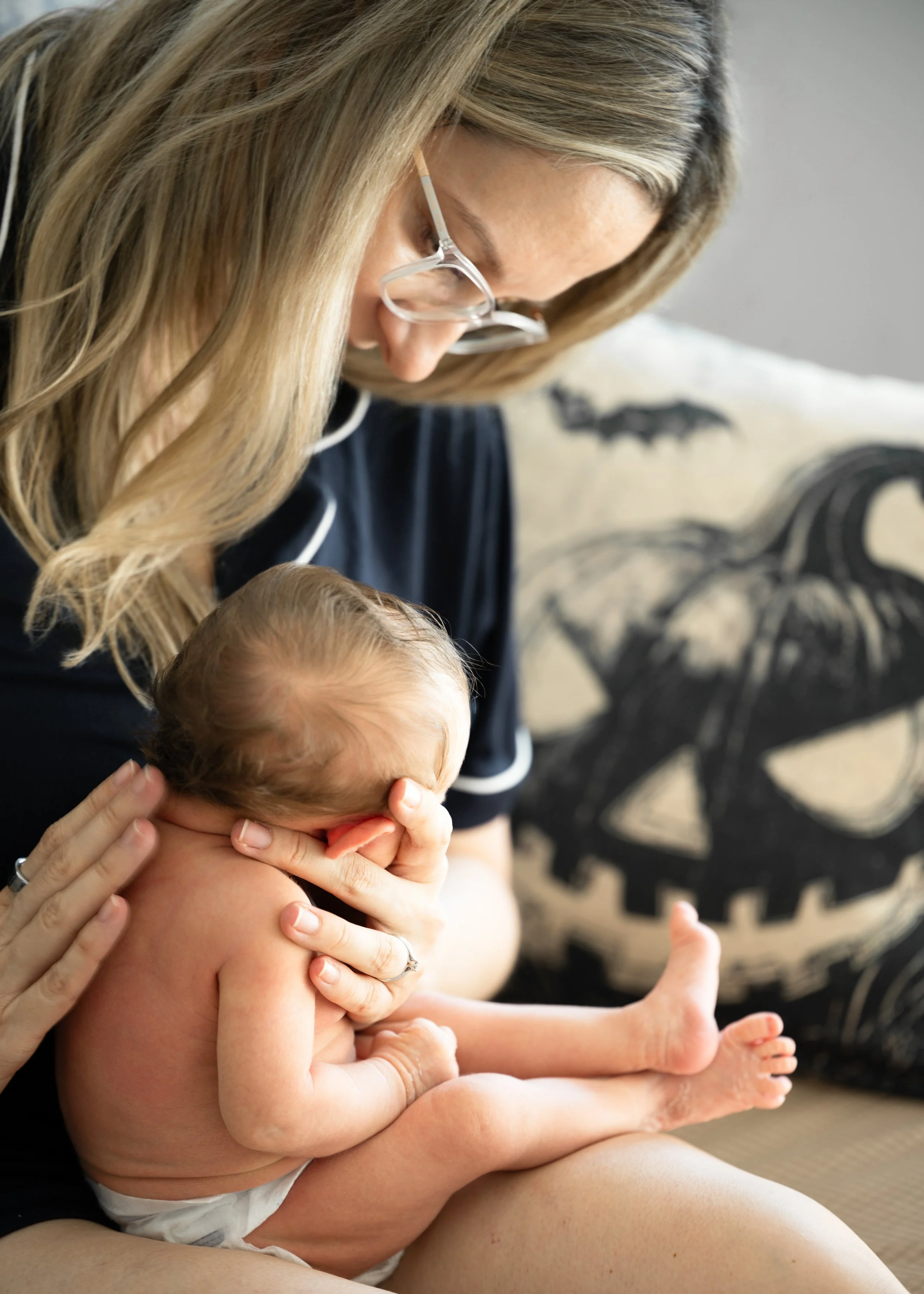 Candid Newborn Photography 