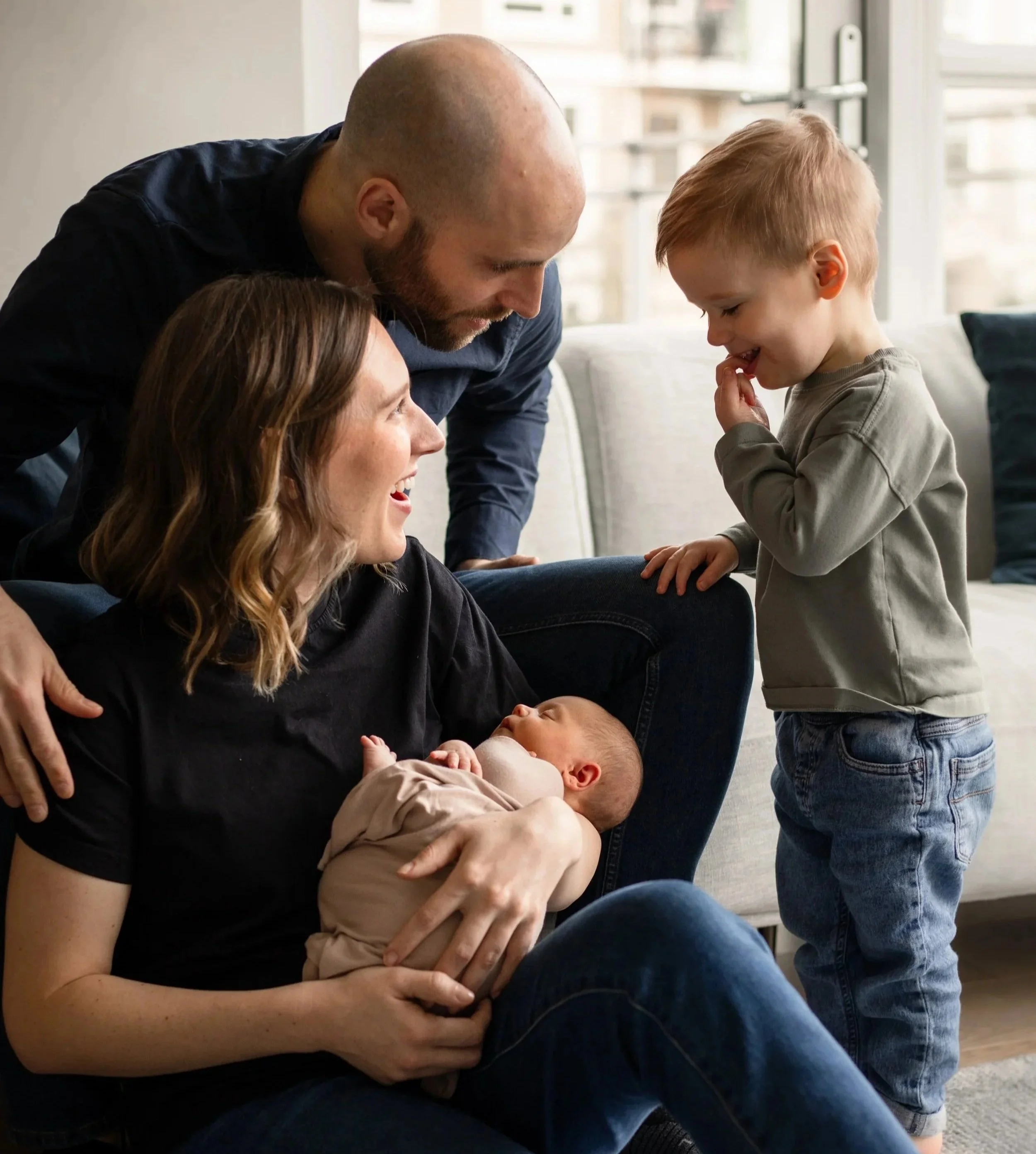 Natural Newborn Photography at home with this family of 4 with older sibling meeting new baby
