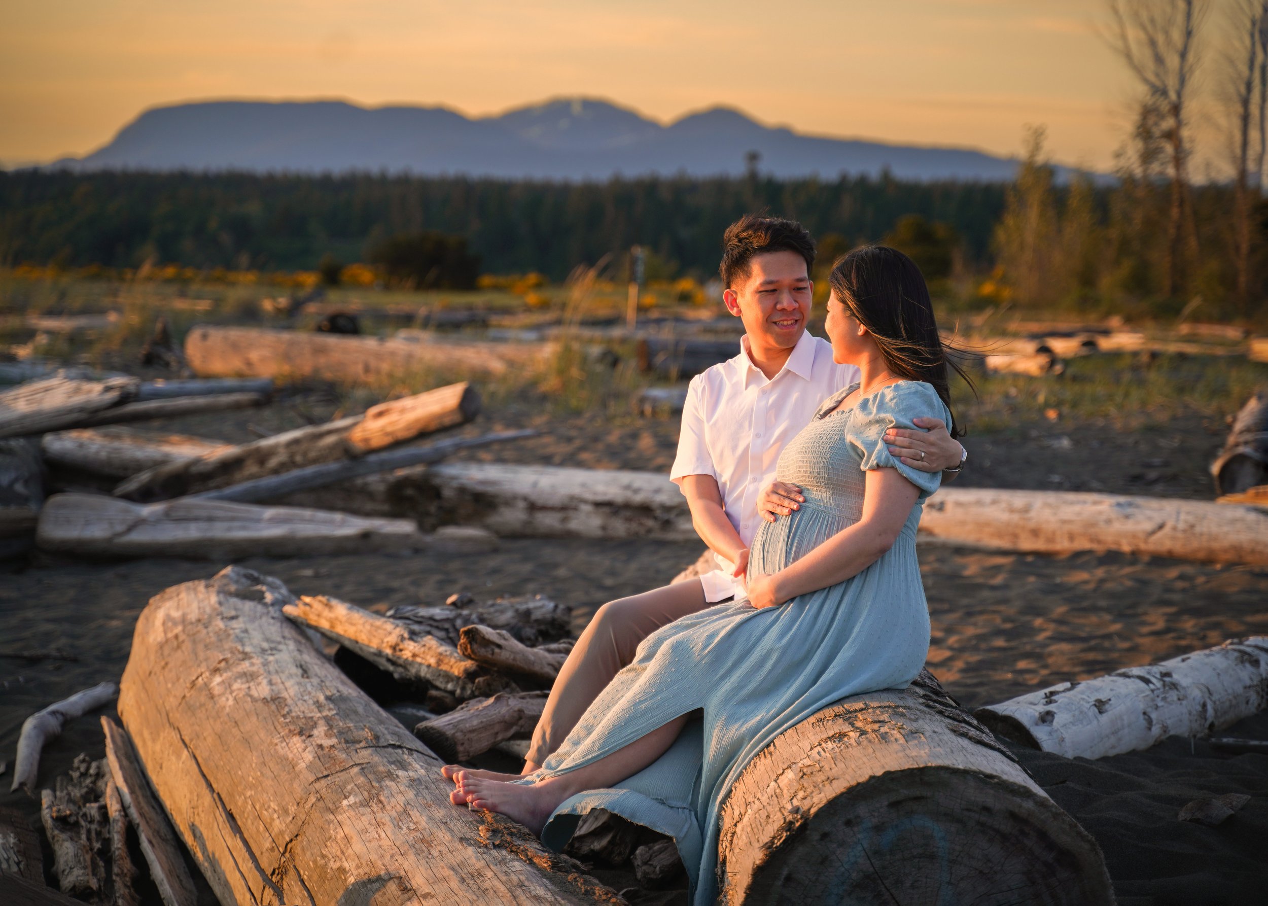 Kitsilano Beach maternity session captured by Vancouver Newborn Photographers