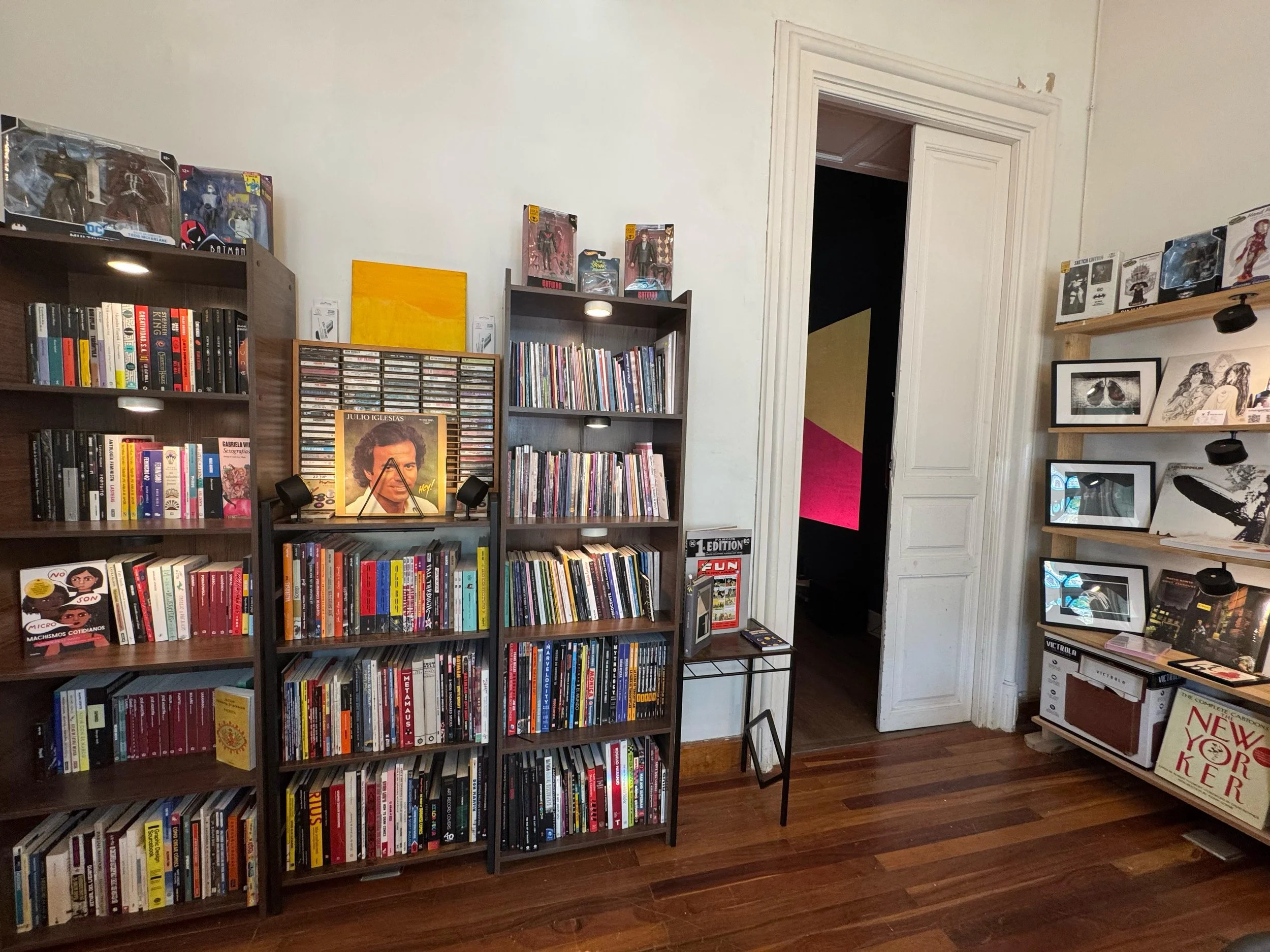 El Pharo: Books, Records & Strips